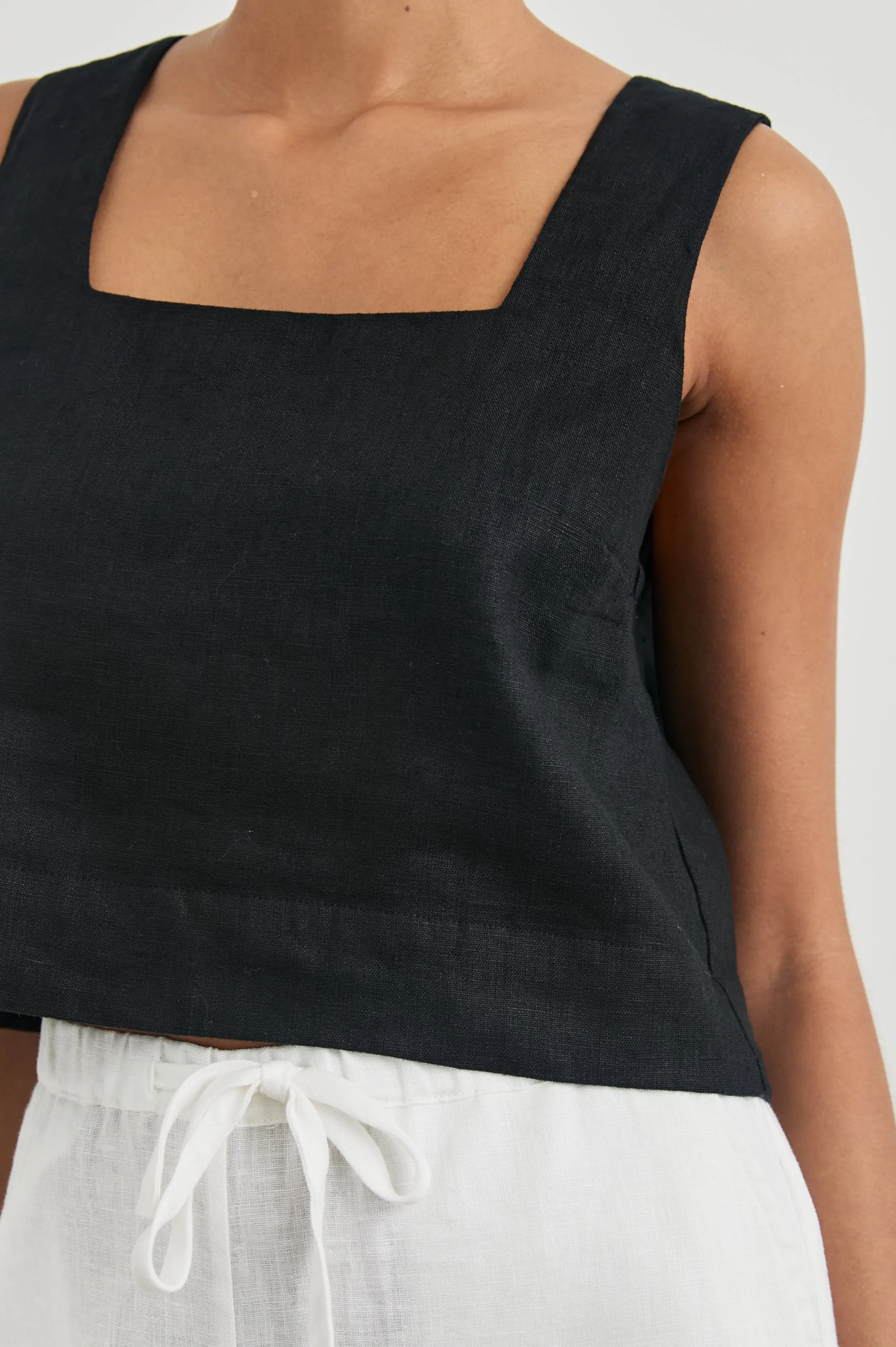 AKIRA TOP - BLACK Rails