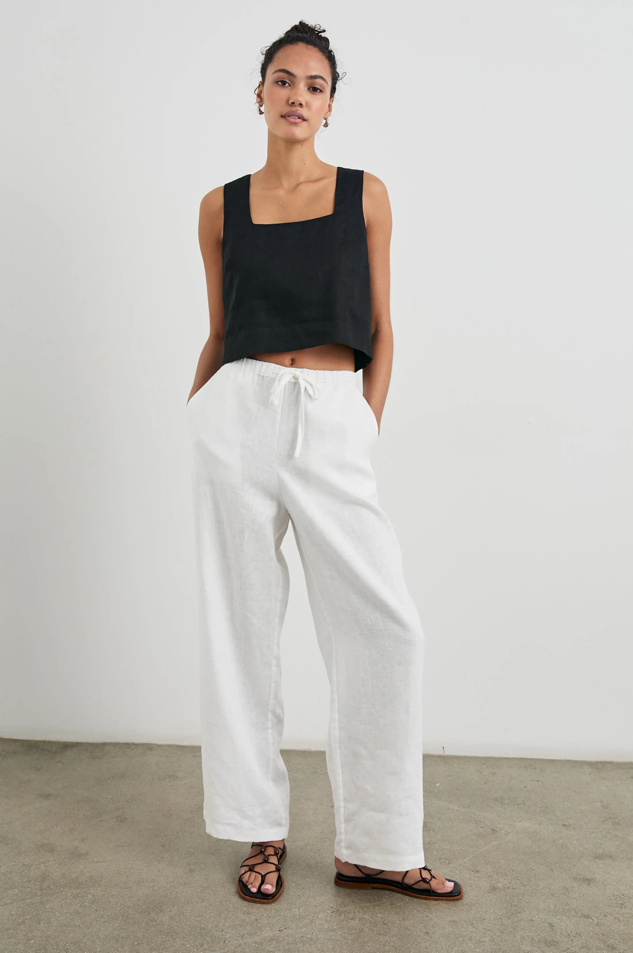 AKIRA TOP - BLACK Rails