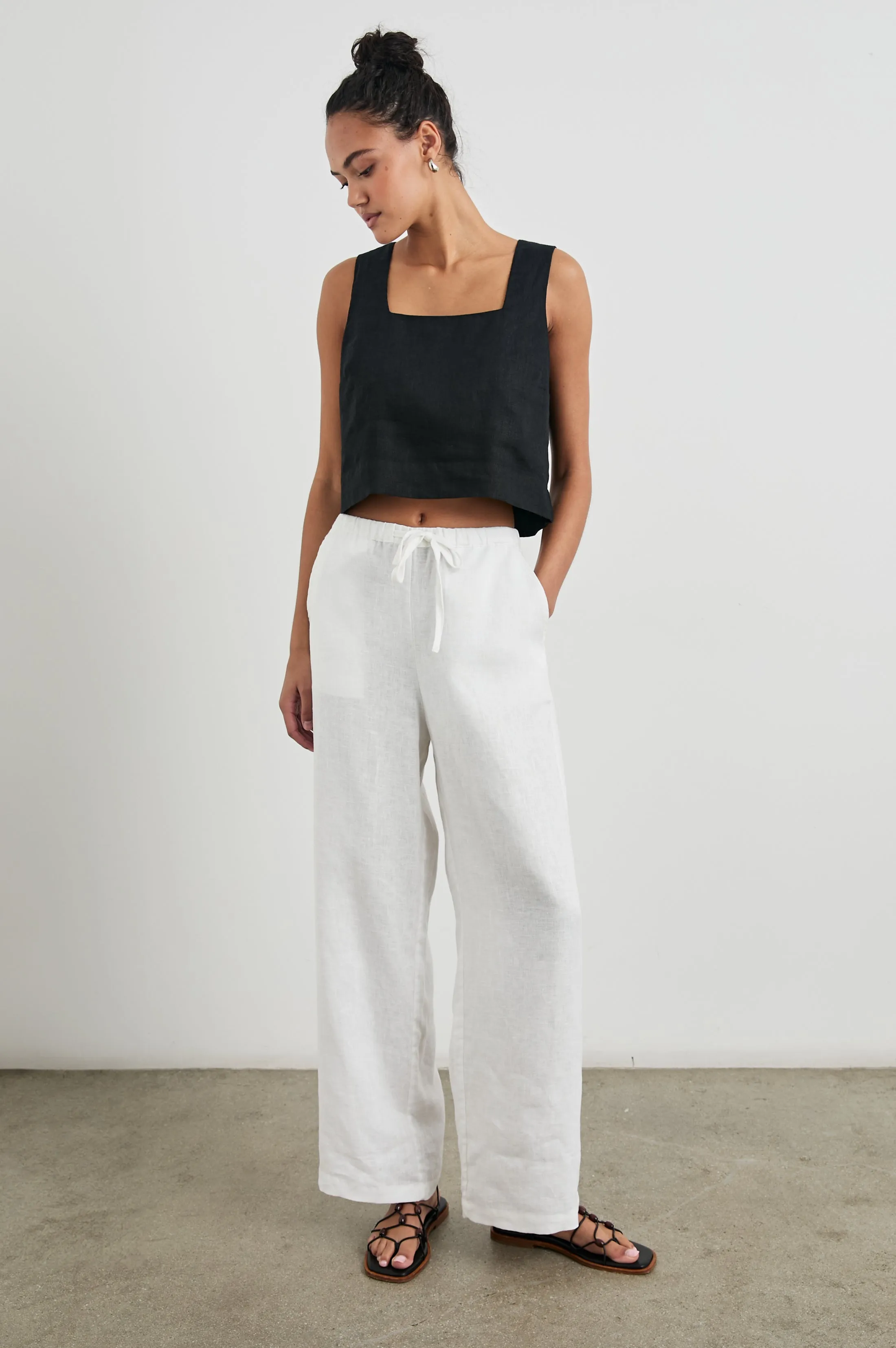 AKIRA TOP - BLACK Rails