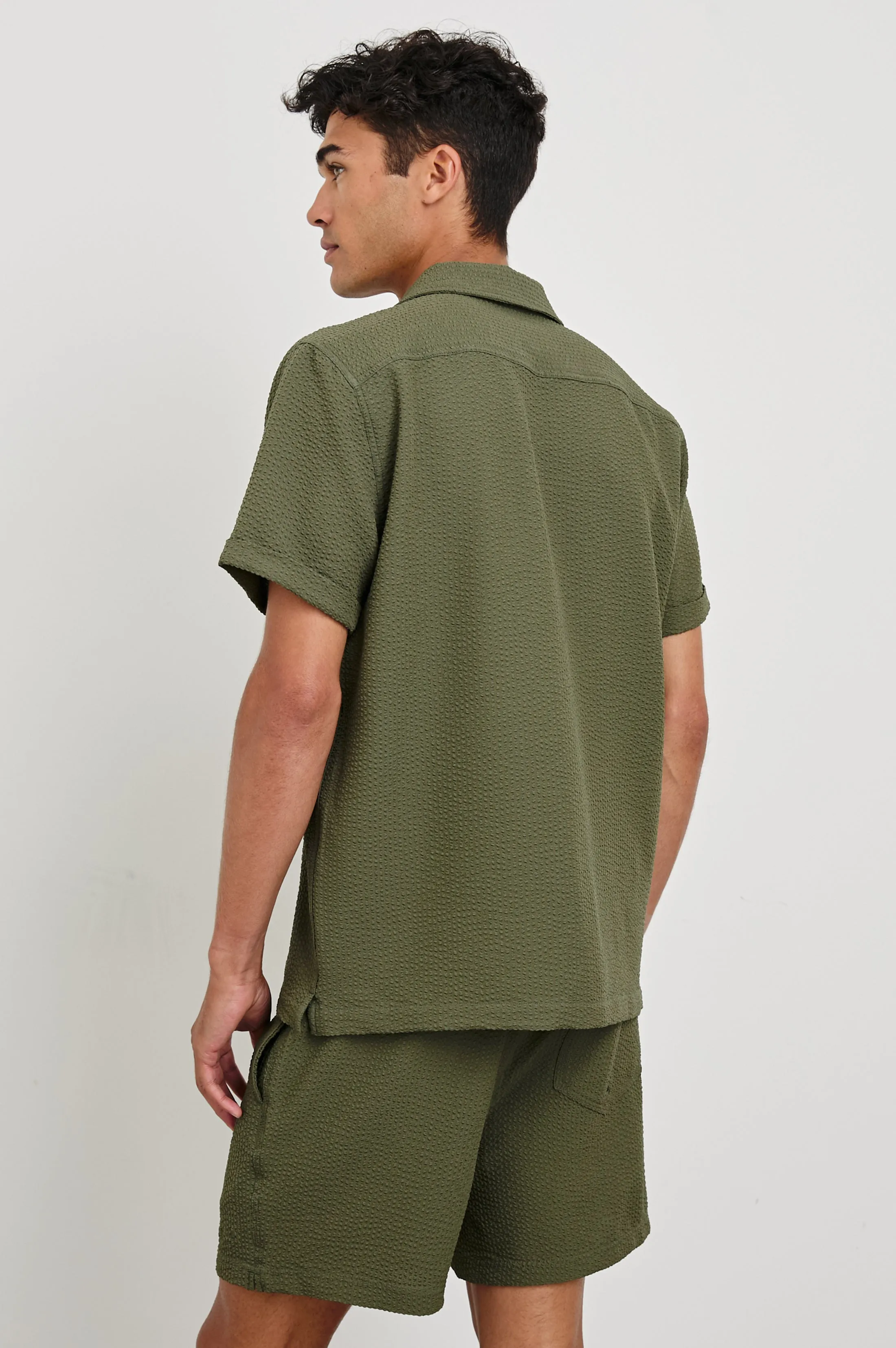 AMALFI SHIRT - OLIVE SEERSUCKER Rails