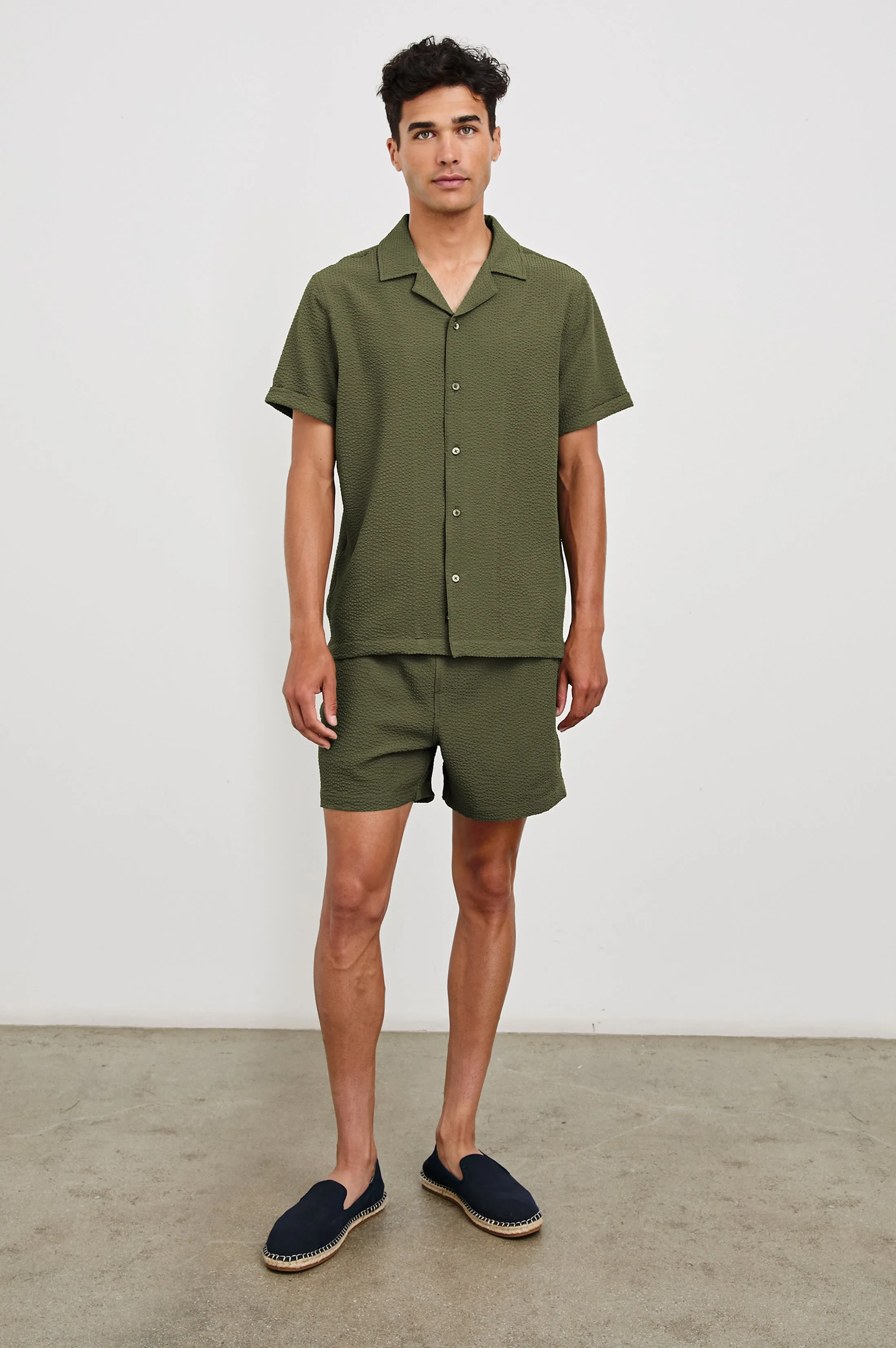 AMALFI SHIRT - OLIVE SEERSUCKER Rails