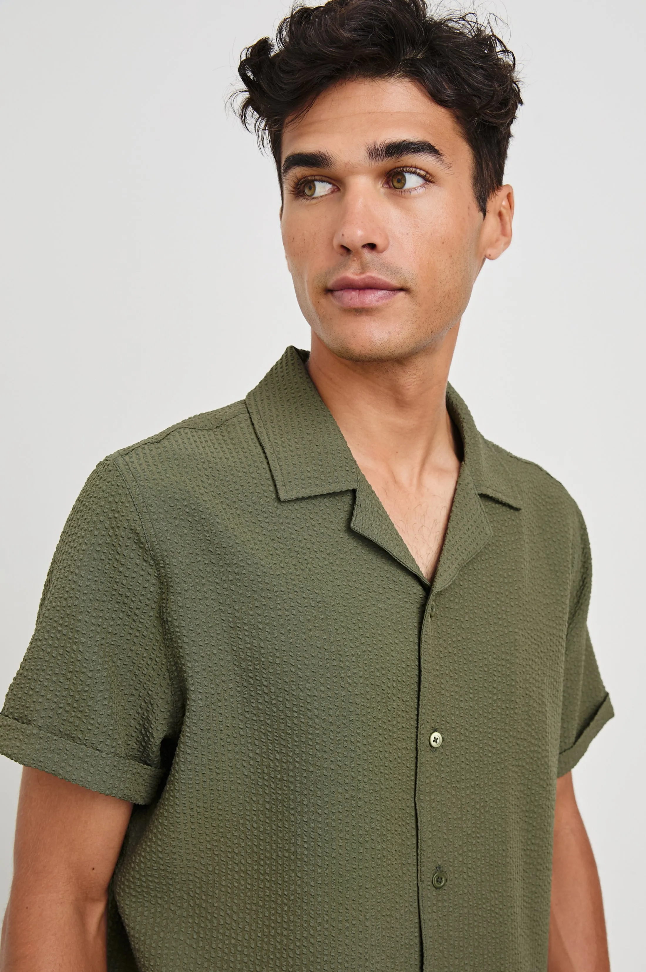 AMALFI SHIRT - OLIVE SEERSUCKER Rails