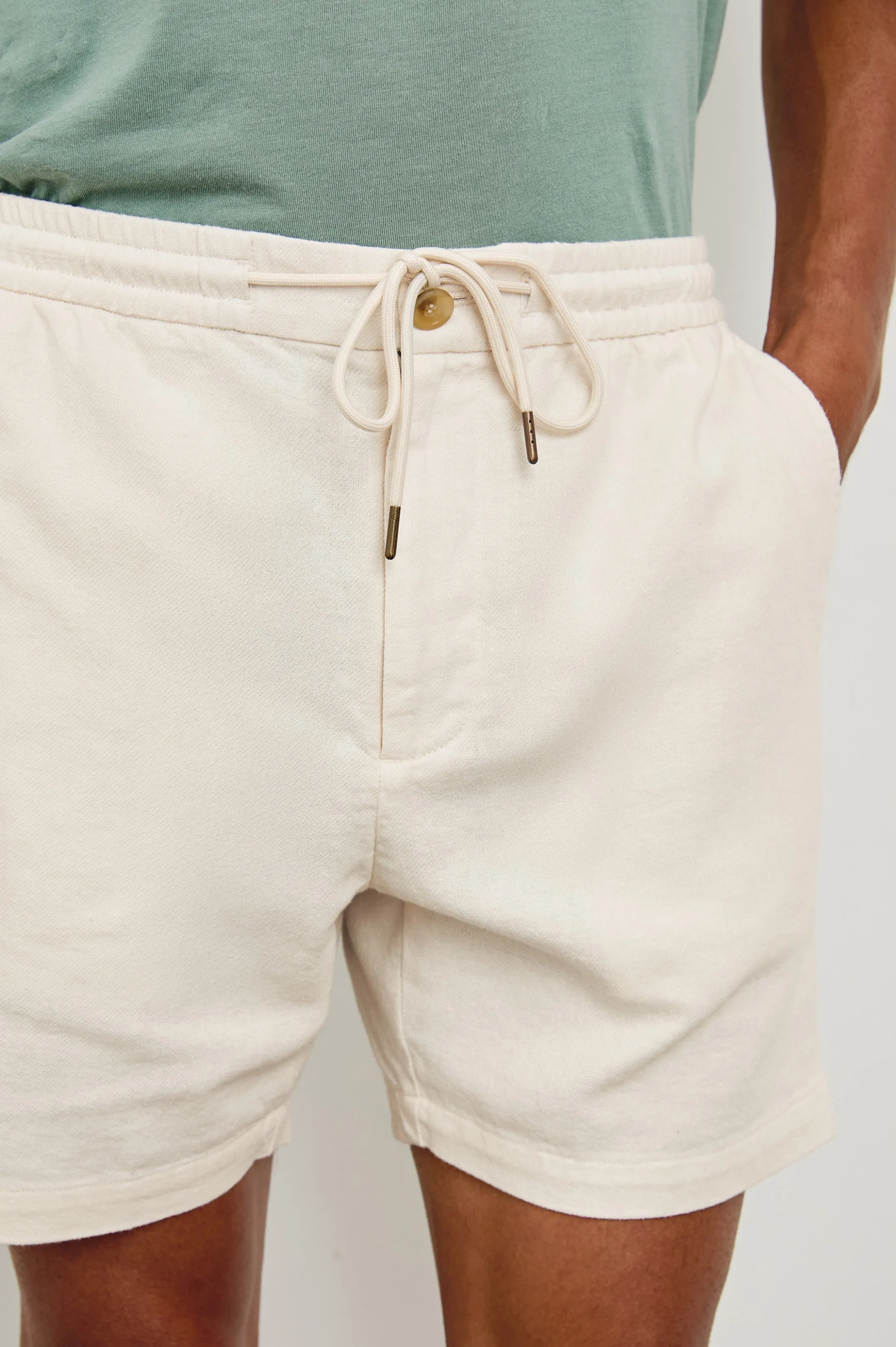 ARCHER 6" SHORT - ECRU Rails