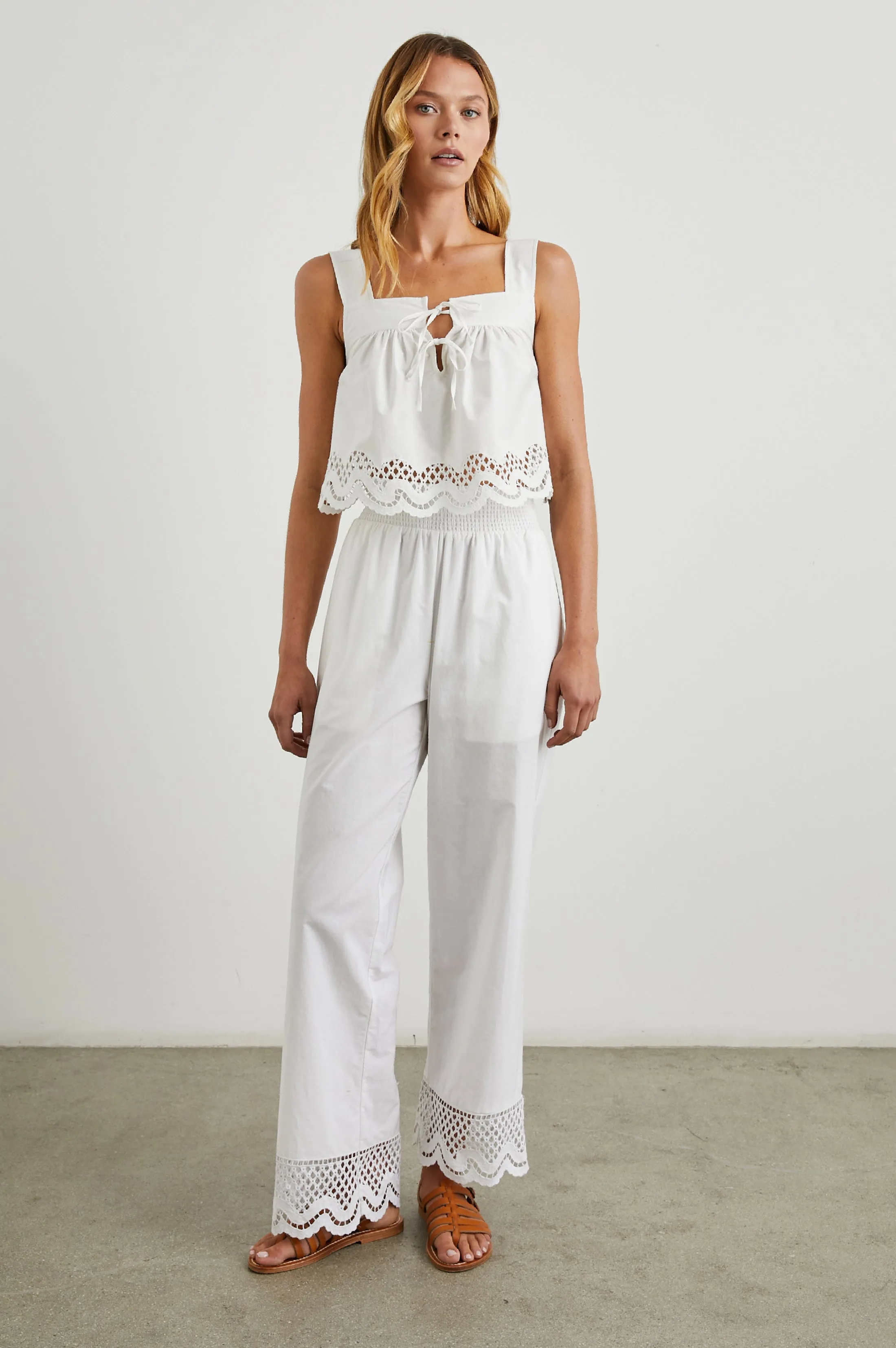 BLYTHE TOP - WHITE Rails