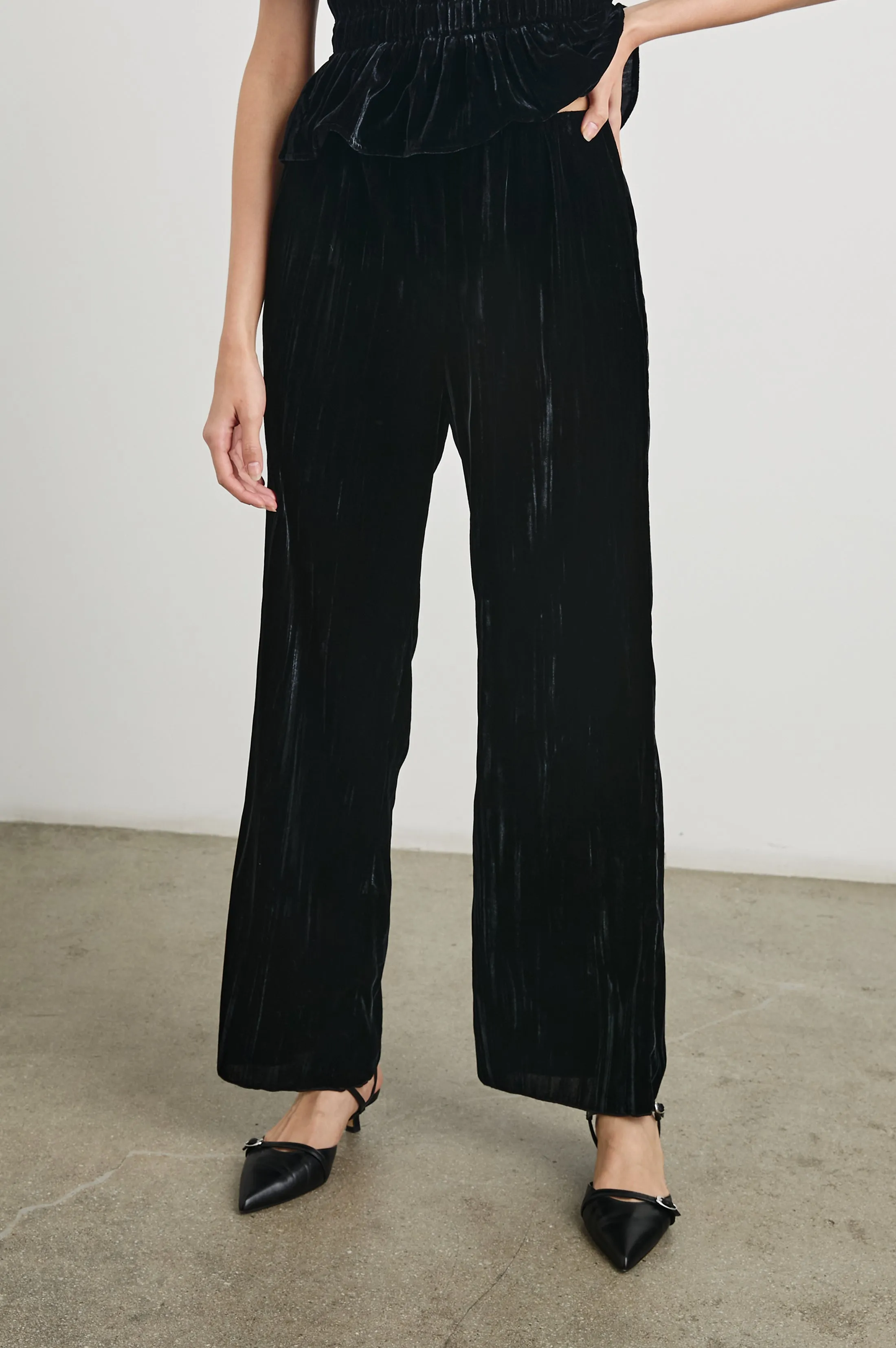 BRISSA PANT - BLACK VELVET Rails
