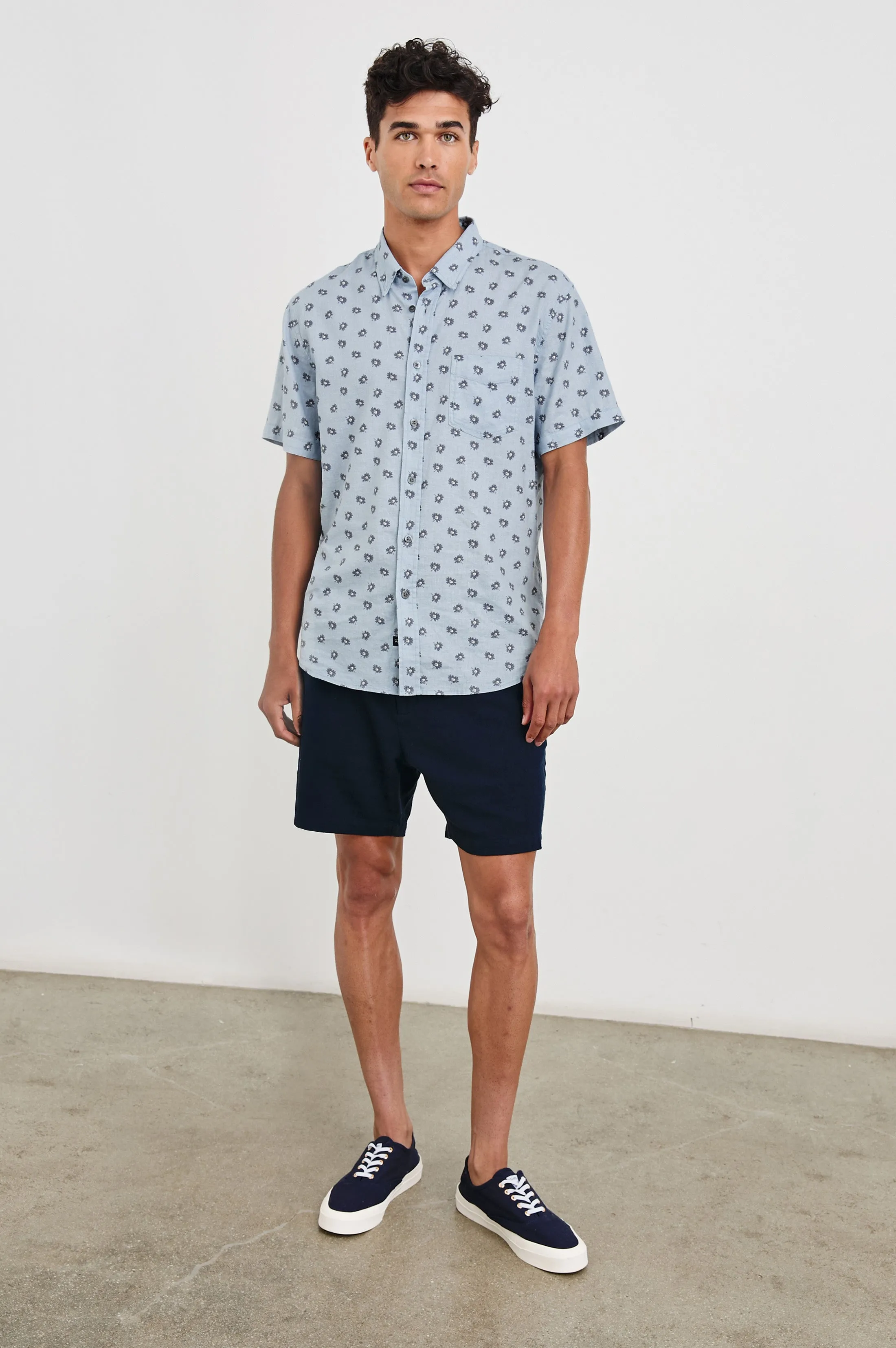 CARSON SHIRT - DAISY TOSS CELESTIAL Rails