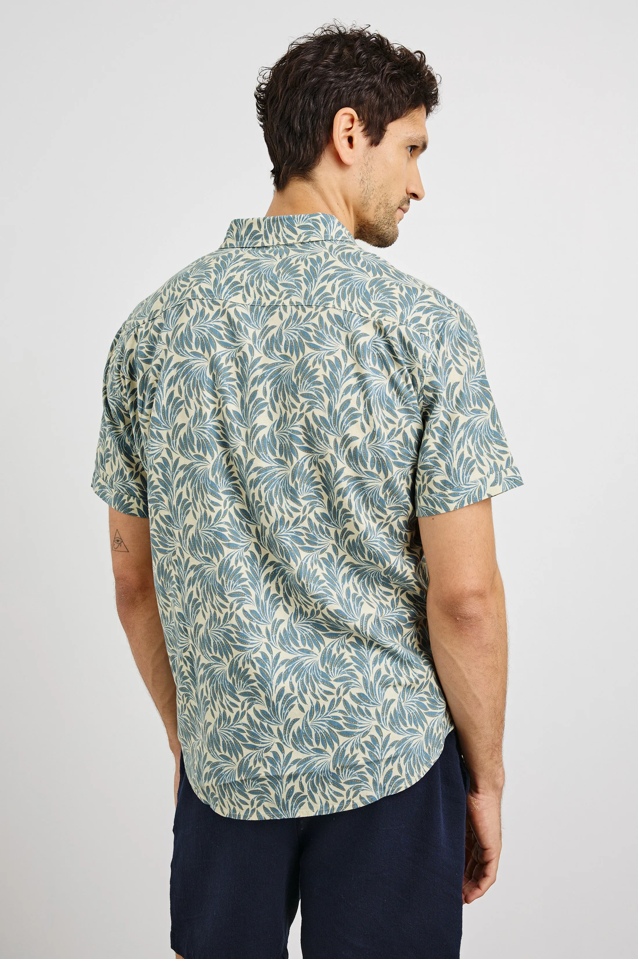 CARSON SHIRT - ECRU BANANA LEAF Rails