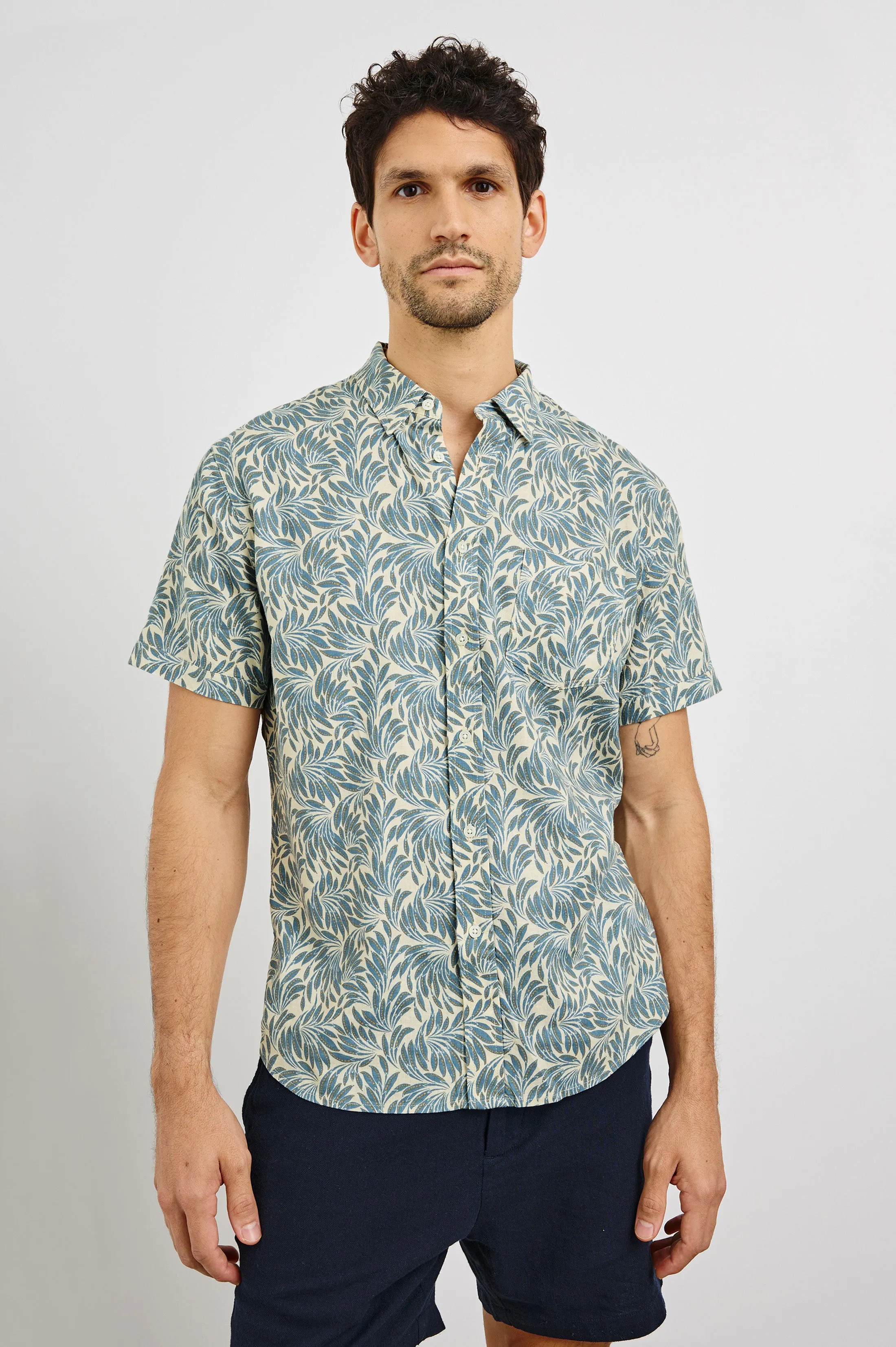 CARSON SHIRT - ECRU BANANA LEAF Rails