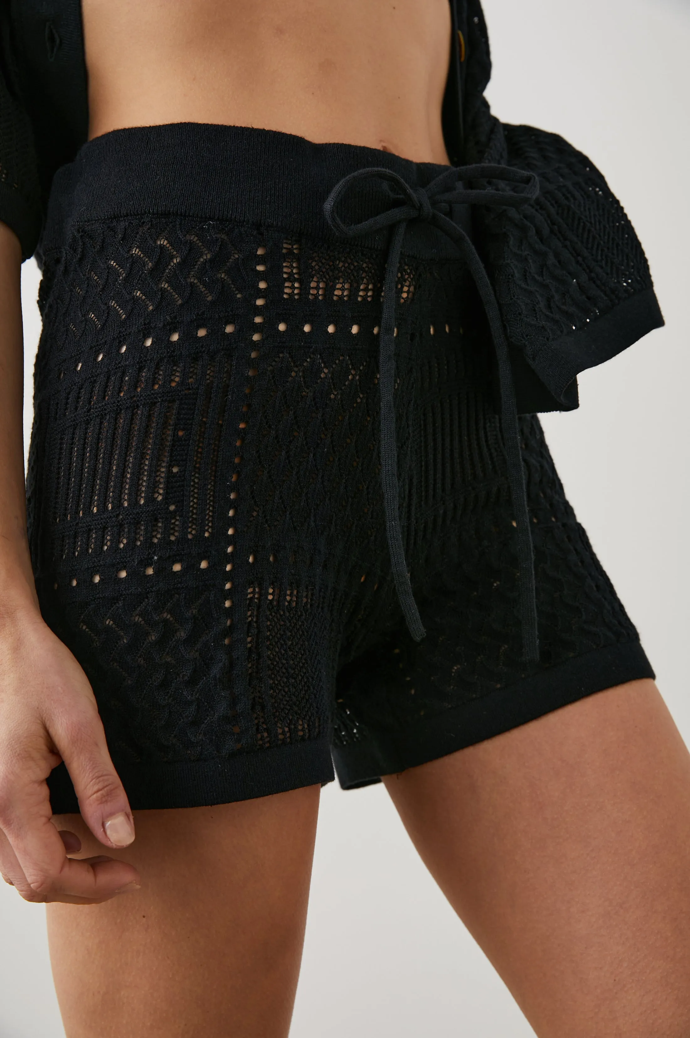 CATALINA SHORT - BLACK Rails