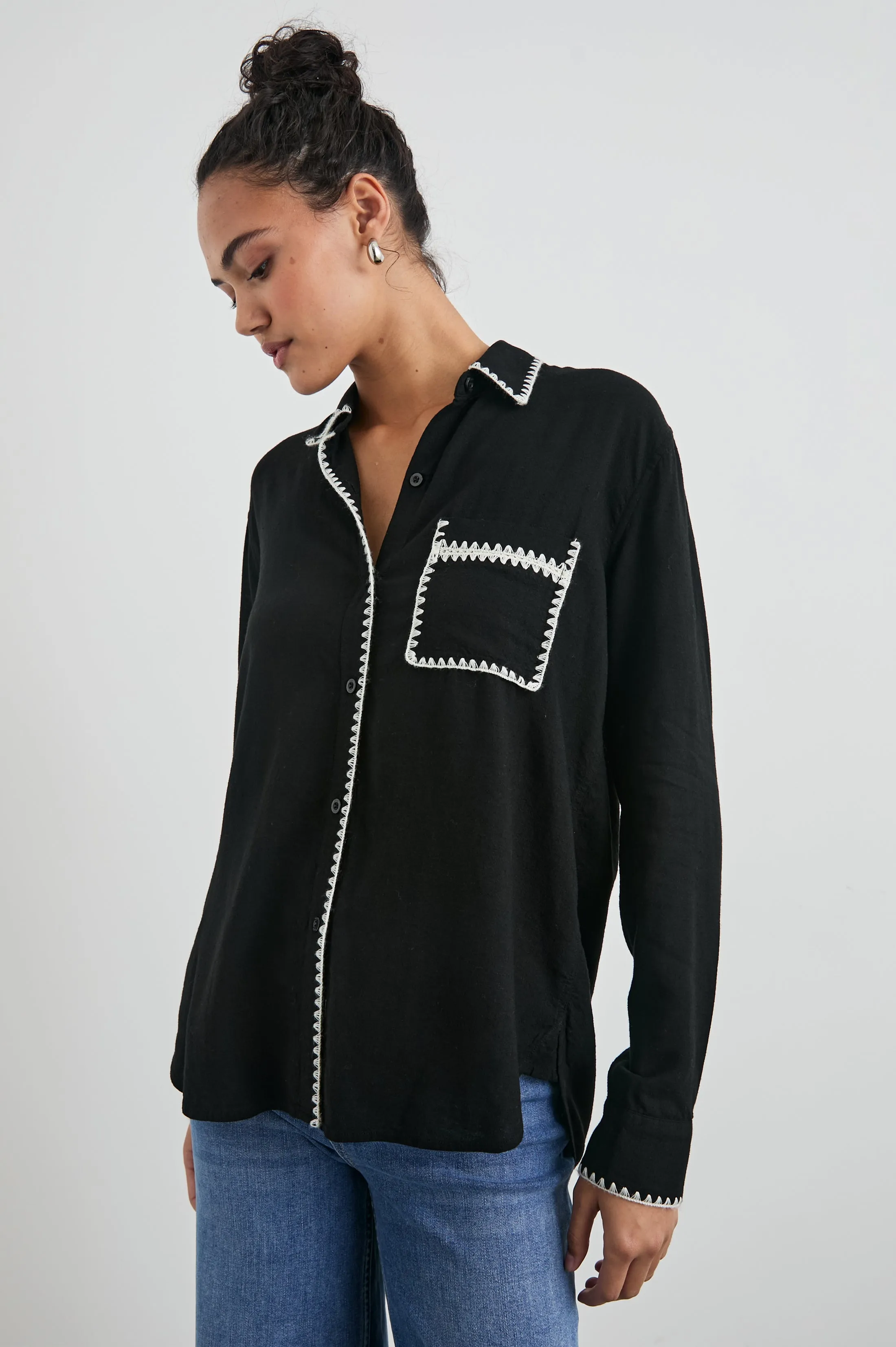 CHARLI SHIRT - BLACK BLANKET STITCH Rails