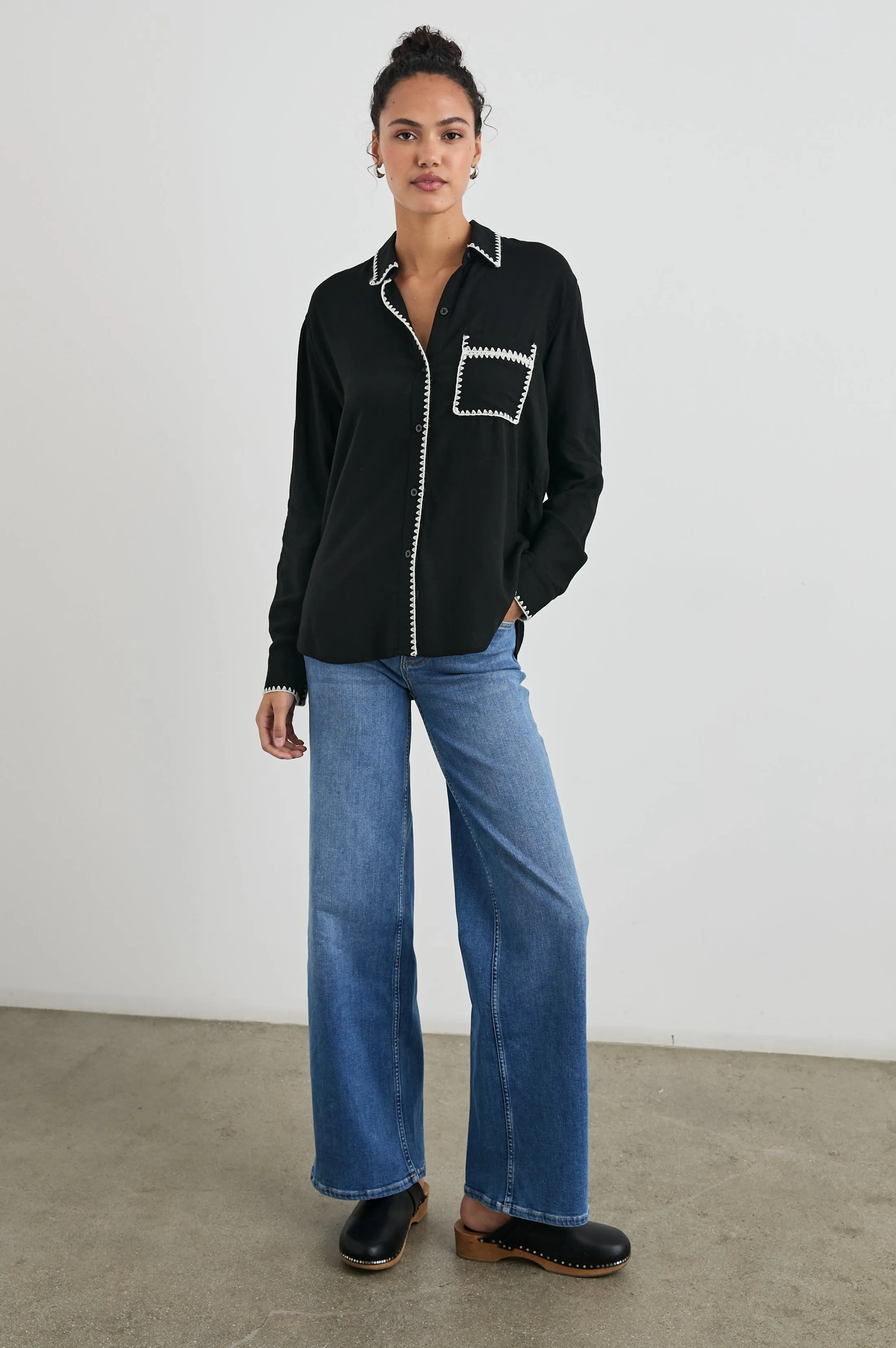 CHARLI SHIRT - BLACK BLANKET STITCH Rails