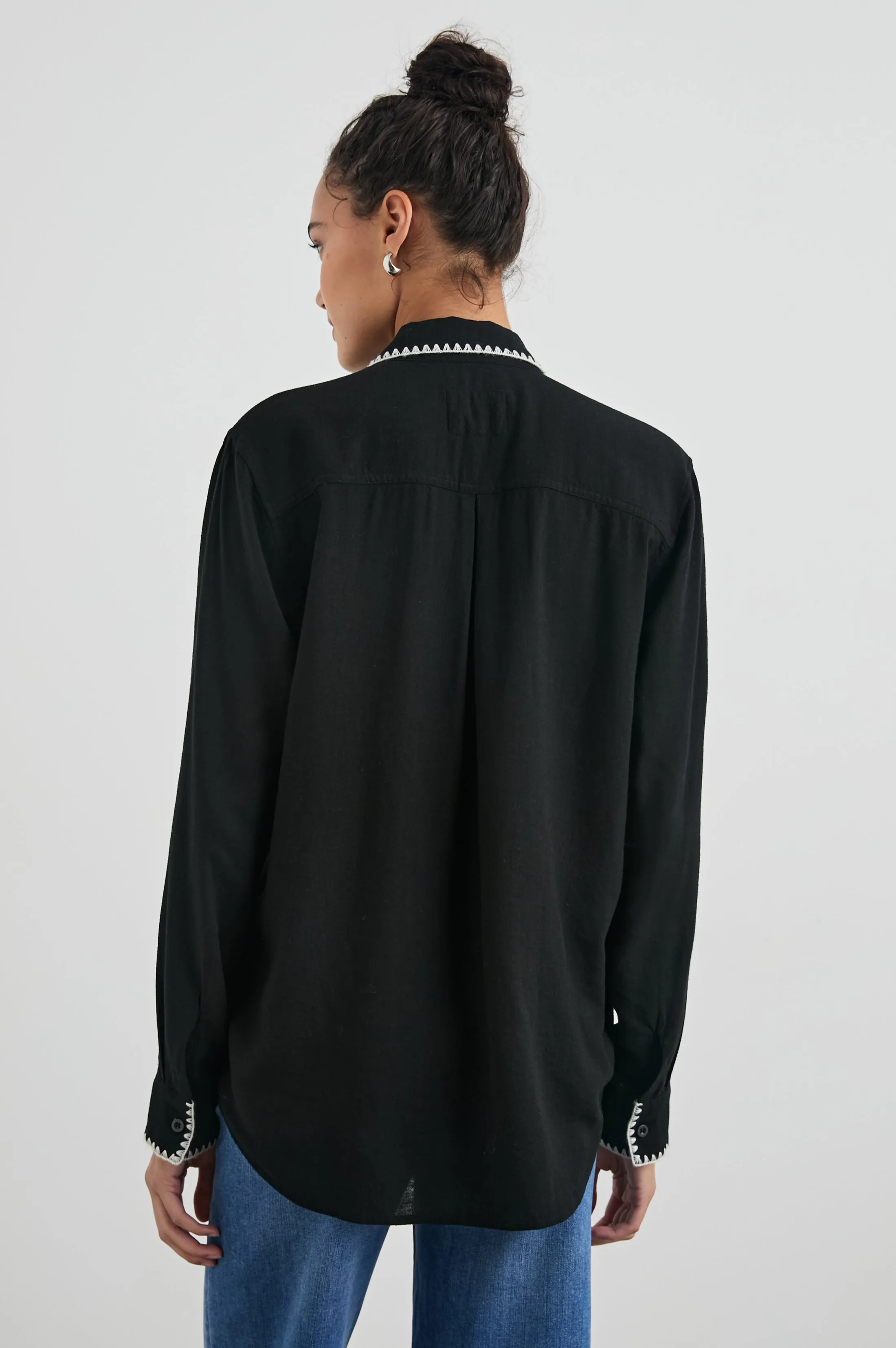 CHARLI SHIRT - BLACK BLANKET STITCH Rails