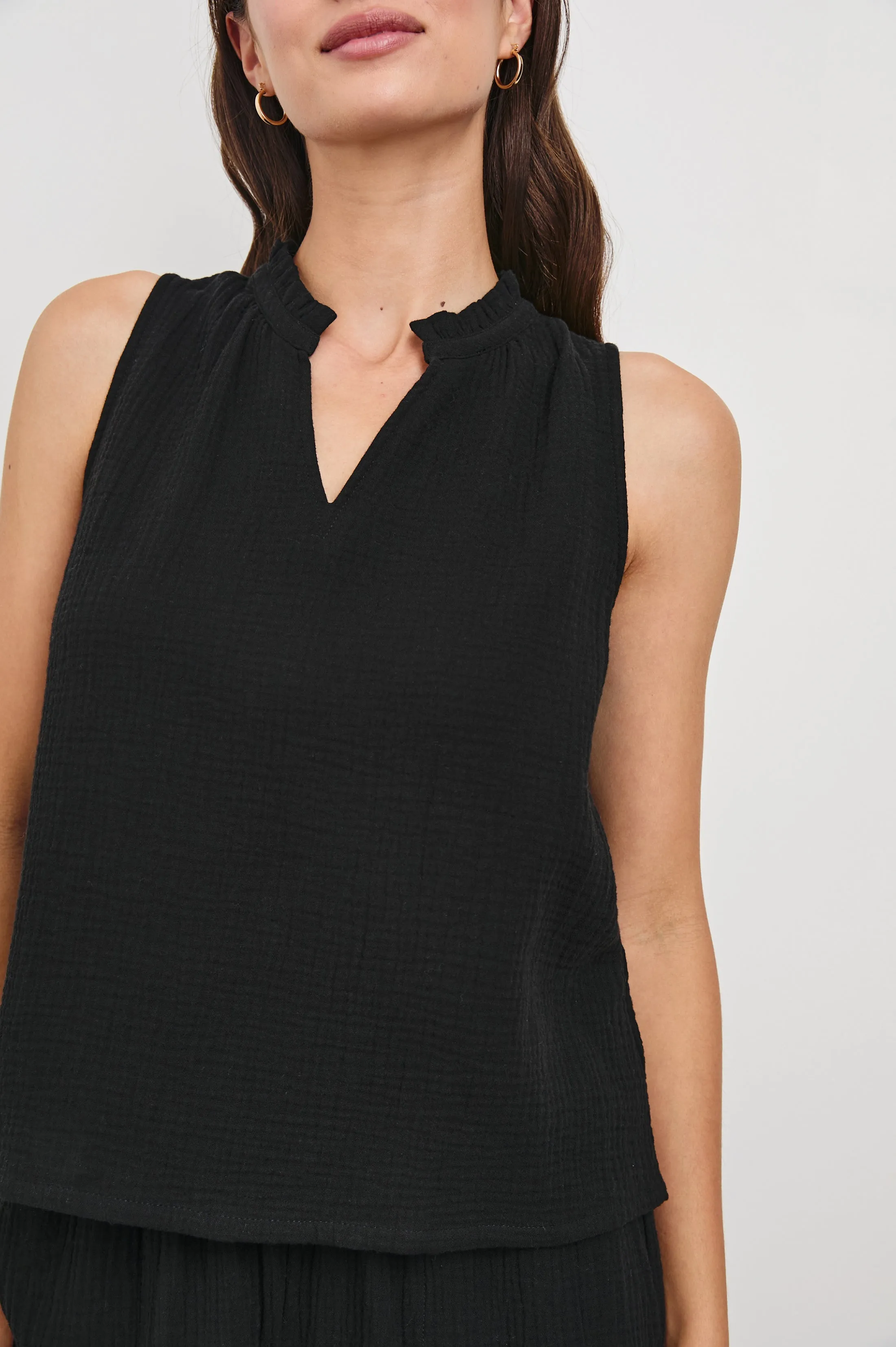 CHRISTY TOP - BLACK Rails