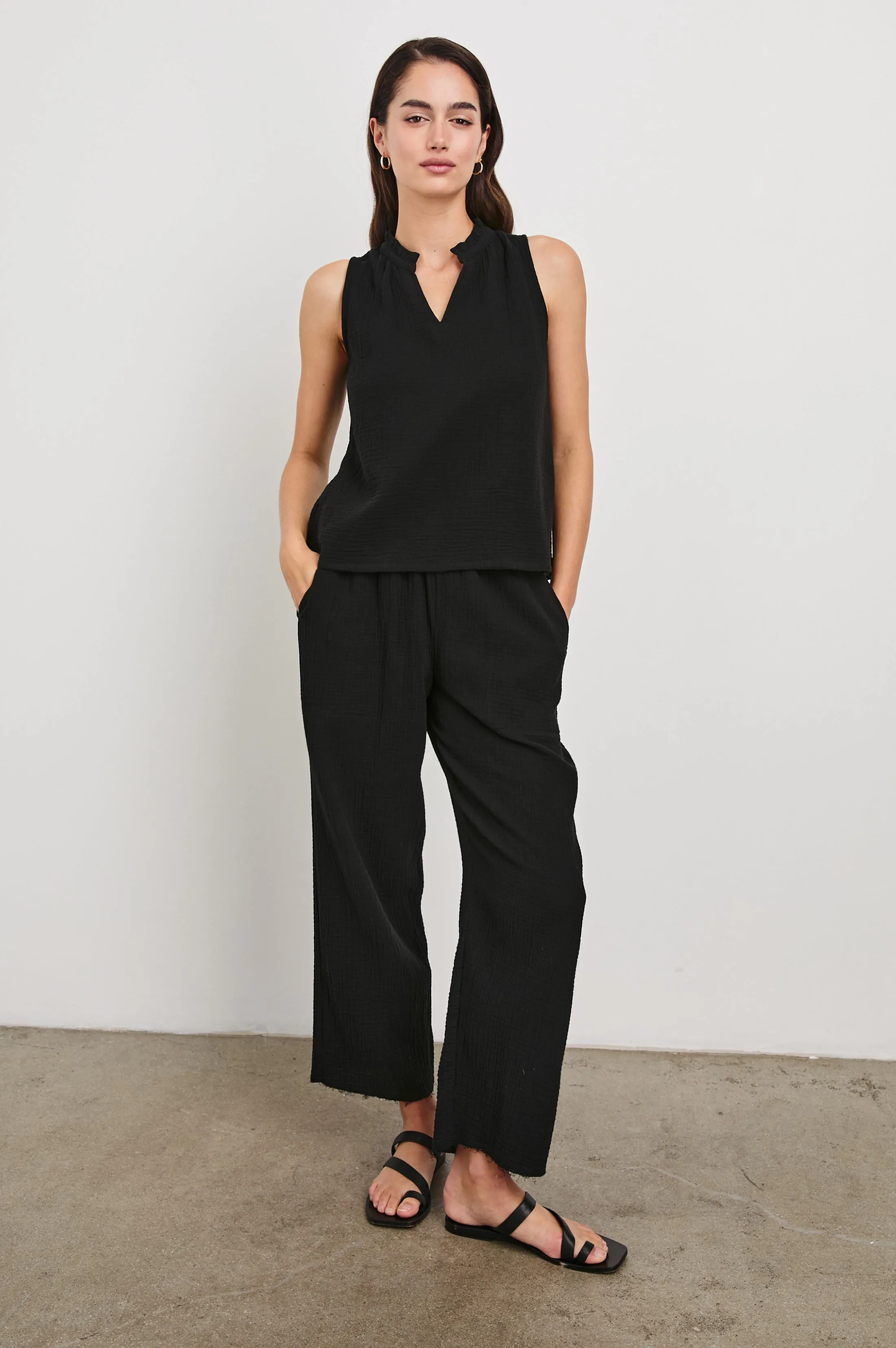 CHRISTY TOP - BLACK Rails