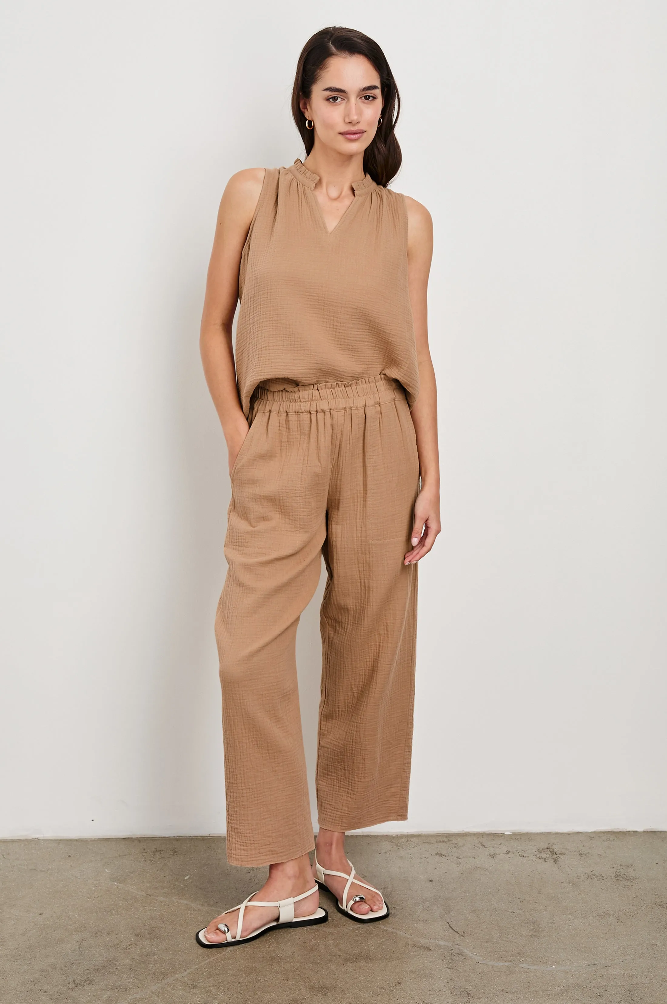 CHRISTY TOP - TAUPE Rails