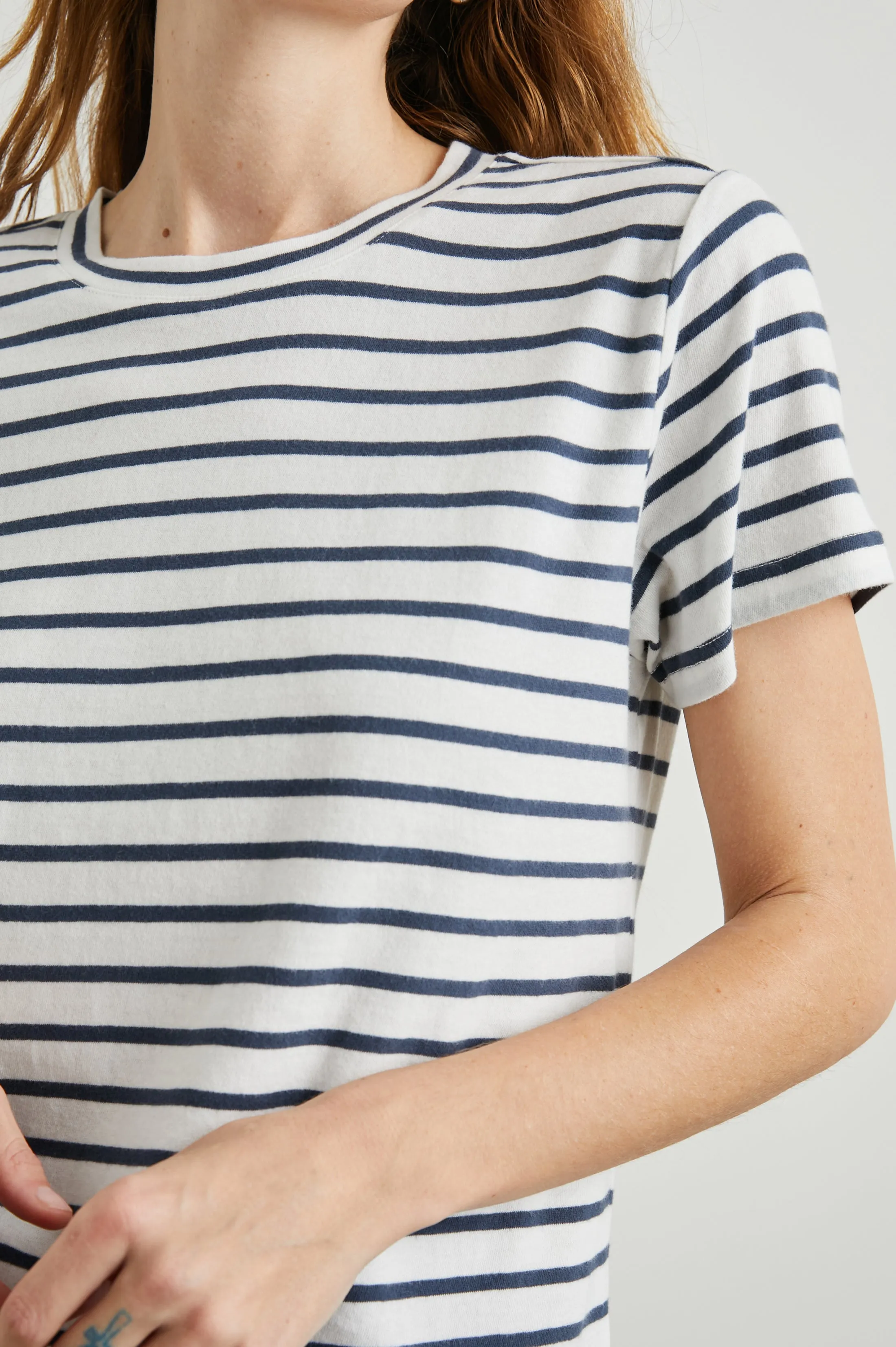 CLASSIC CREW NECK T-SHIRT - IVORY NAVY STRIPE Rails