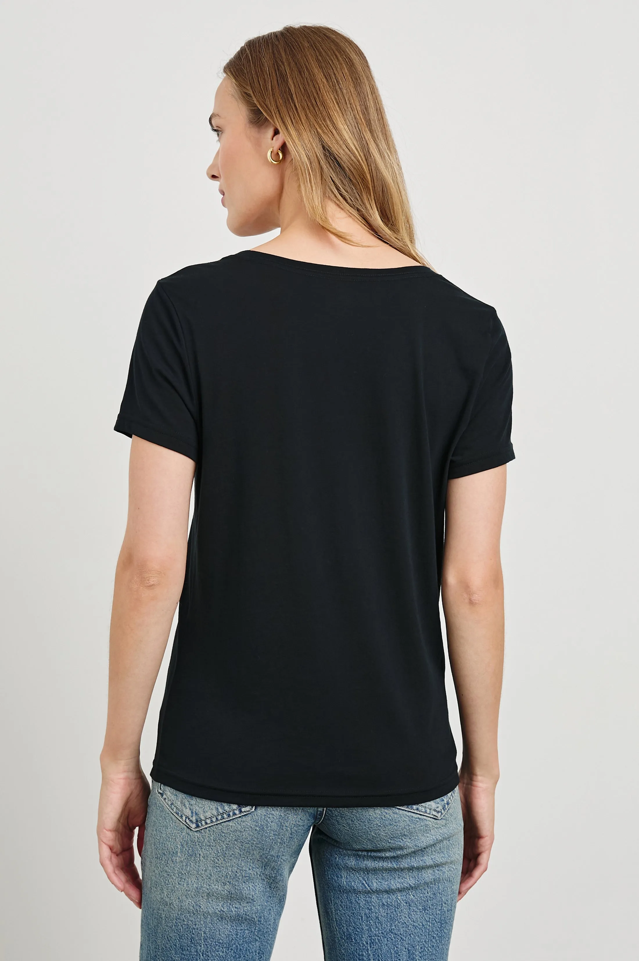 CLASSIC V NECK T-SHIRT - BLACK Rails
