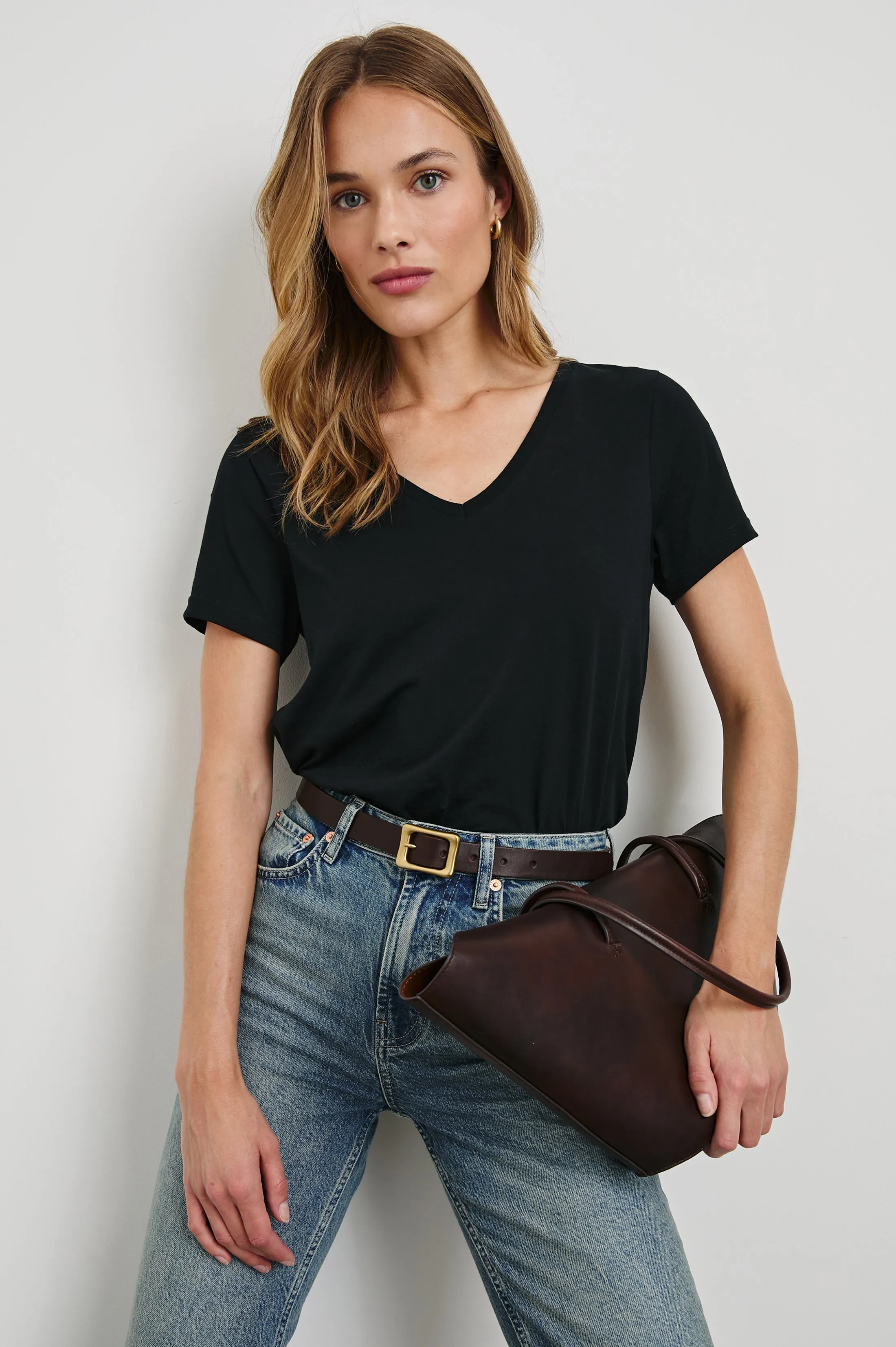 CLASSIC V NECK T-SHIRT - BLACK Rails