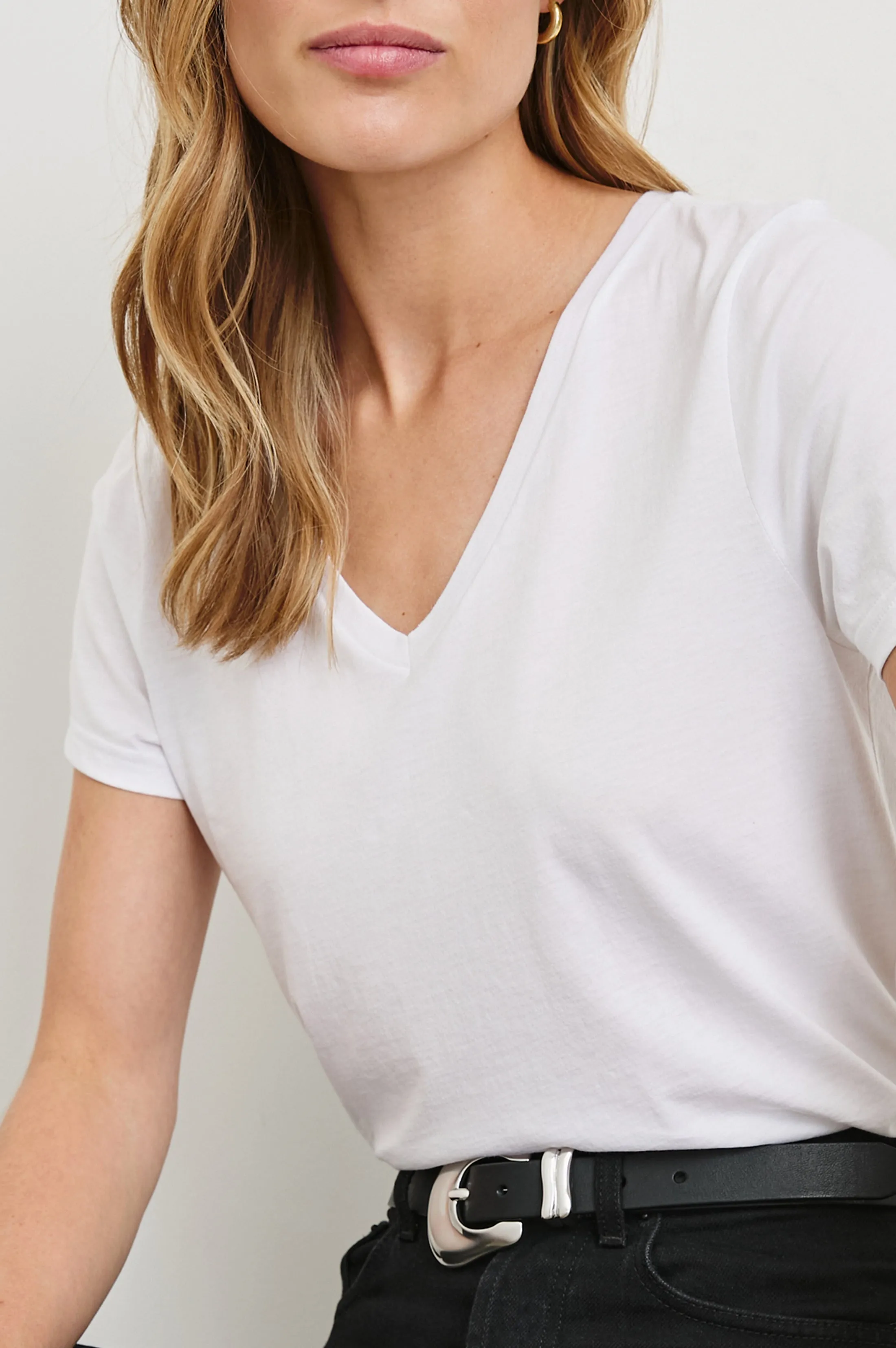 CLASSIC V NECK T-SHIRT - WHITE Rails