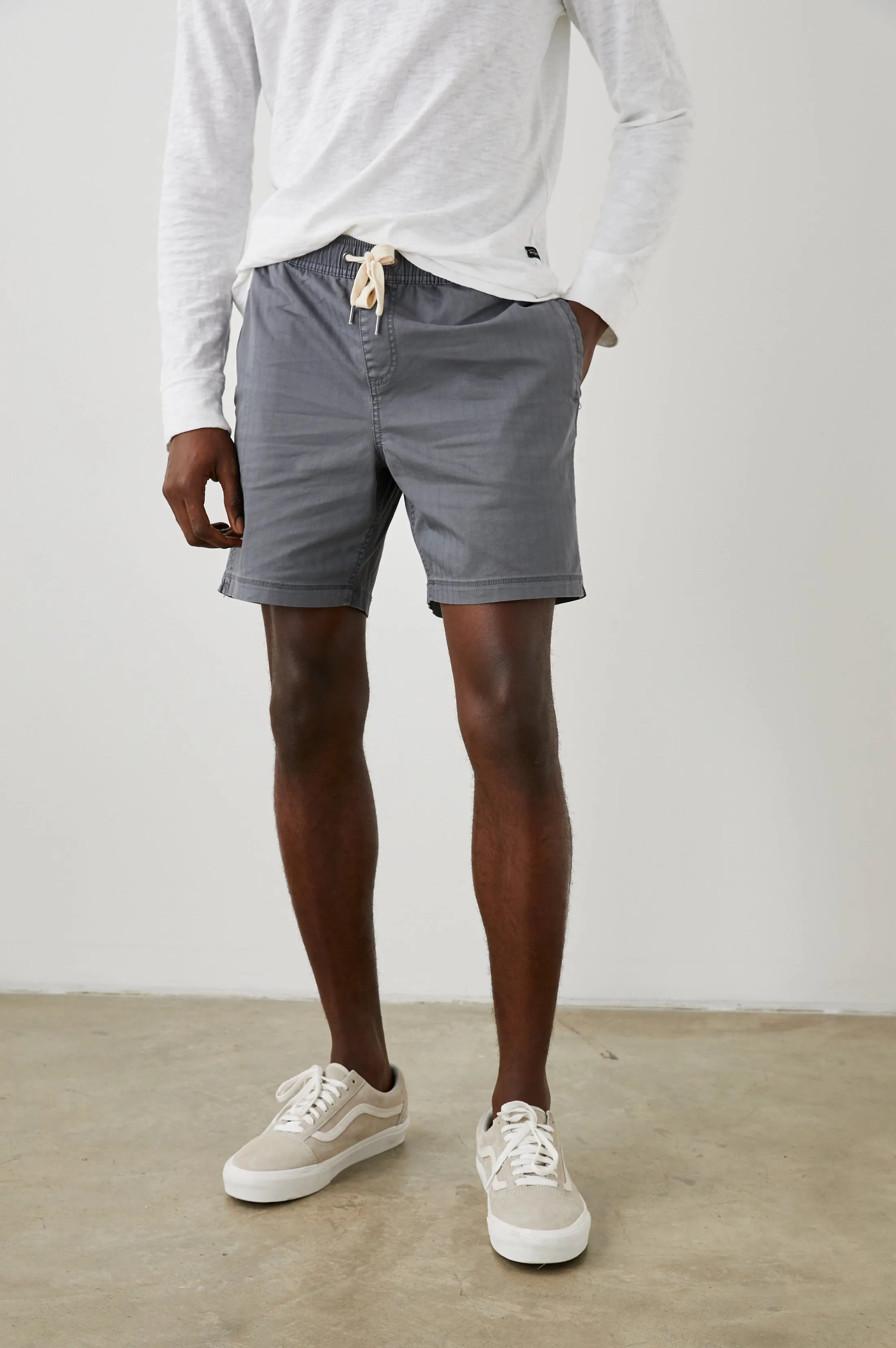 CRUZ SHORT - CHARCOAL Rails