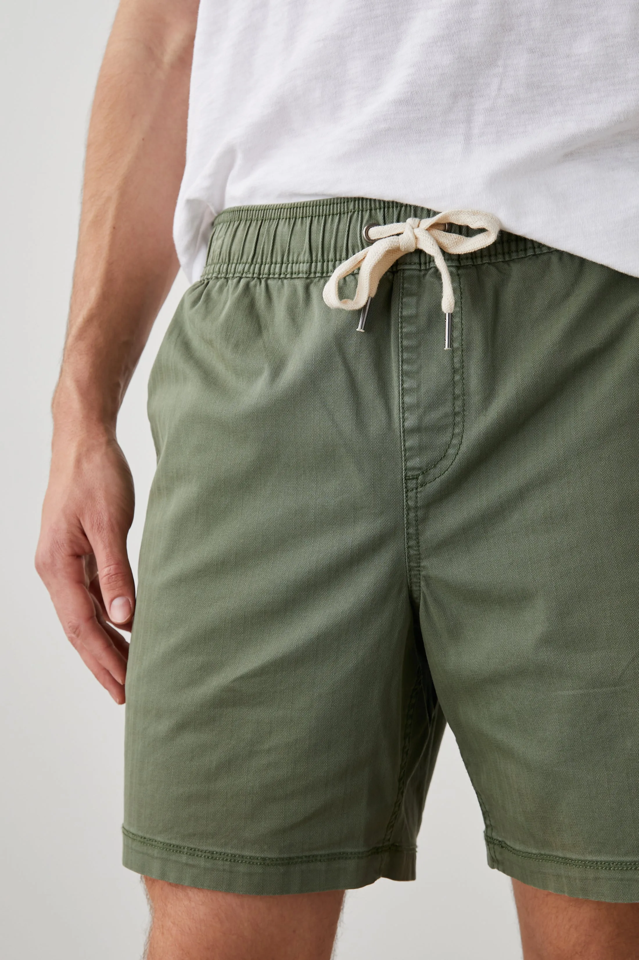 CRUZ SHORT - SPRING OLIVE Rails