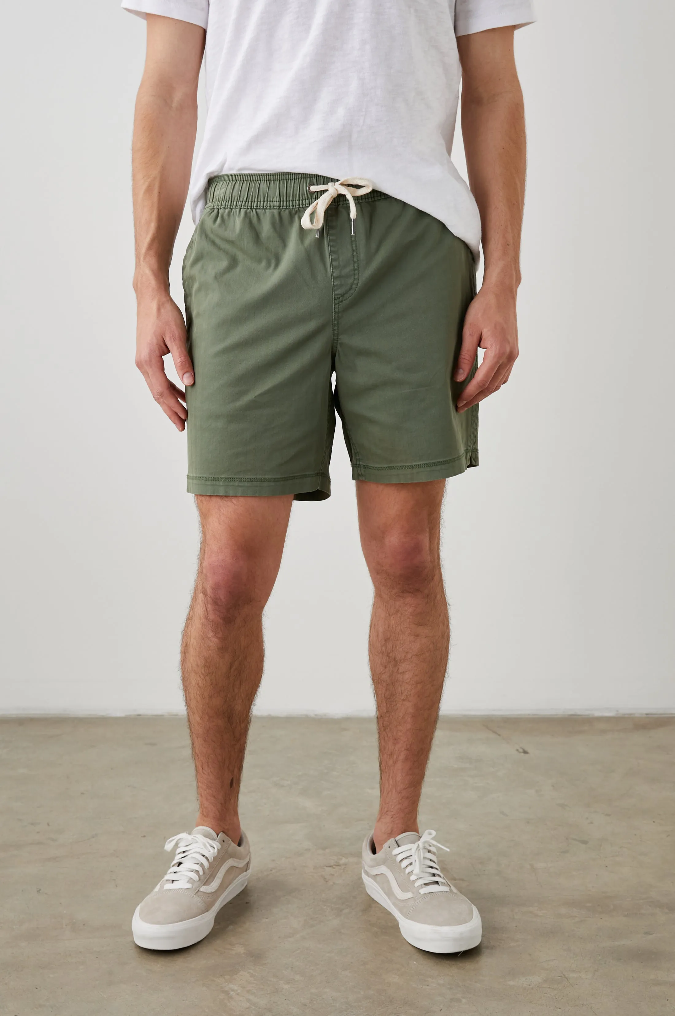 CRUZ SHORT - SPRING OLIVE Rails
