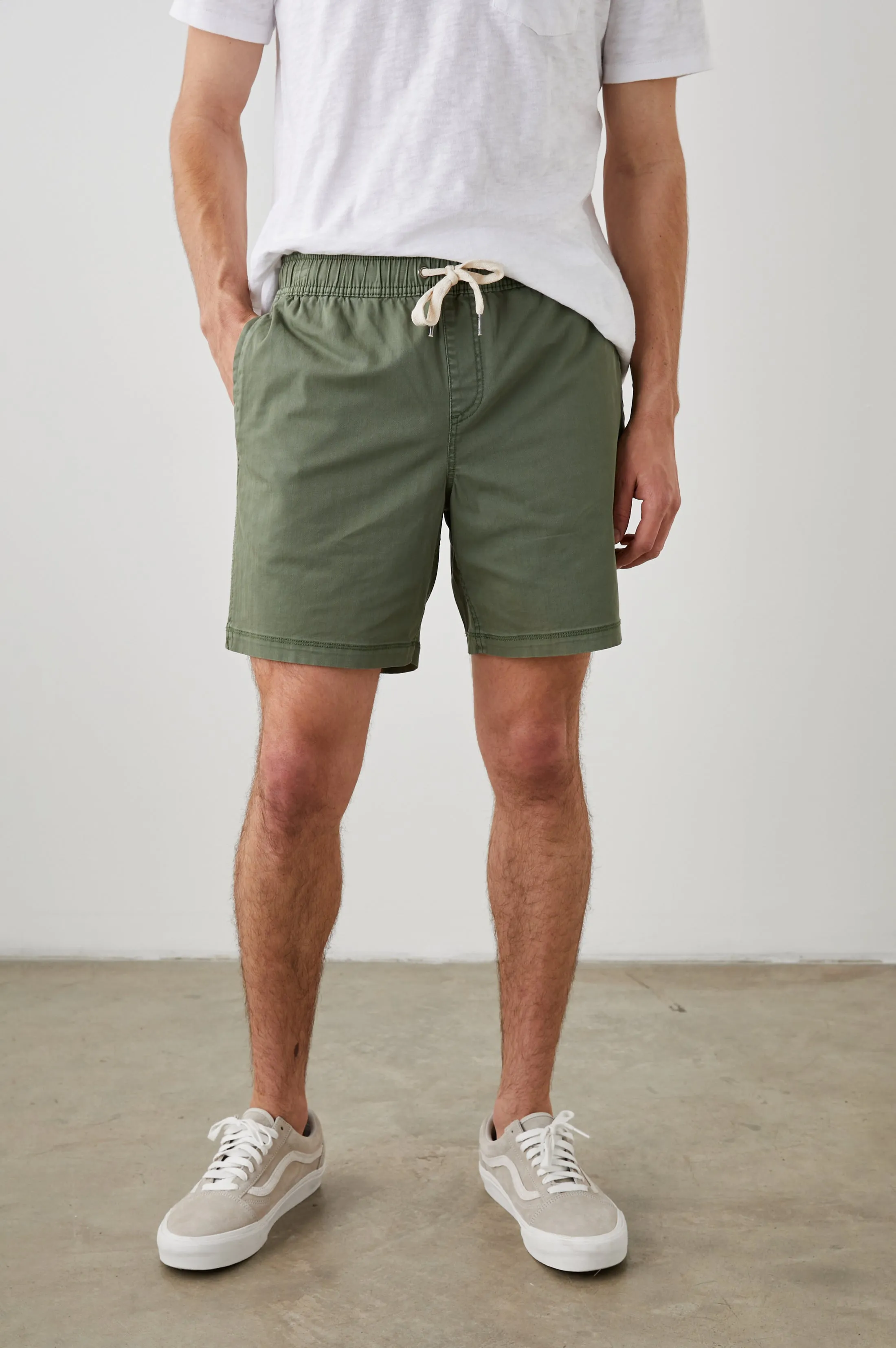 CRUZ SHORT - SPRING OLIVE Rails