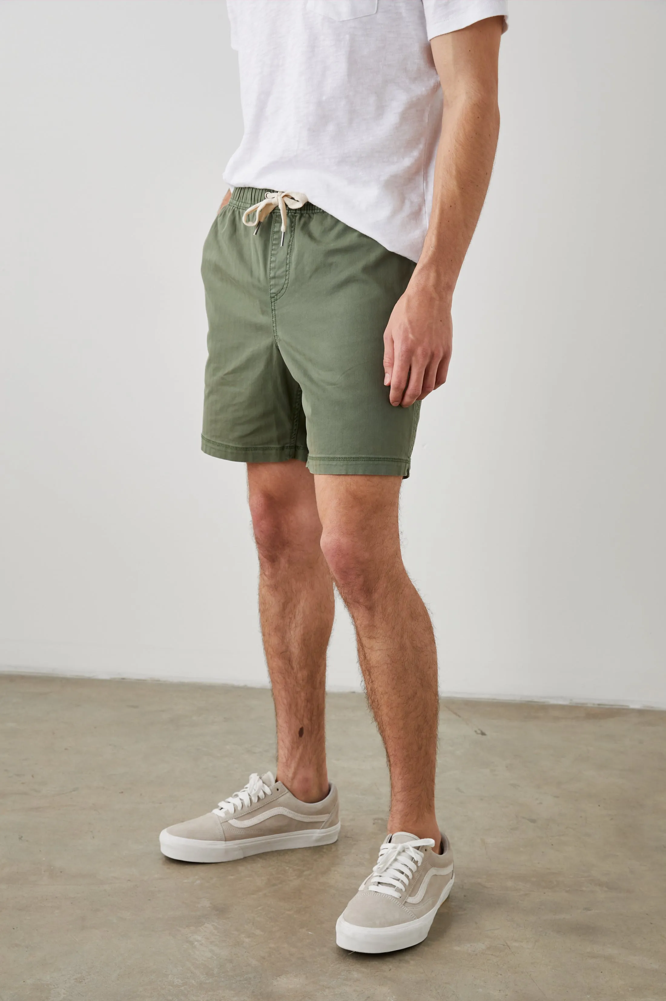 CRUZ SHORT - SPRING OLIVE Rails