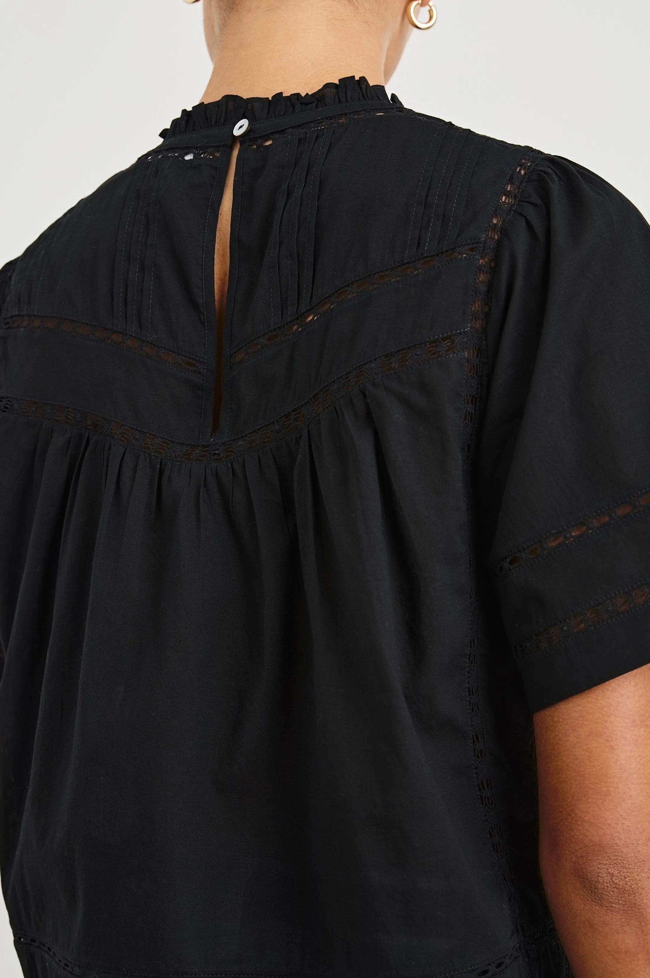 DAISY TOP - BLACK Rails