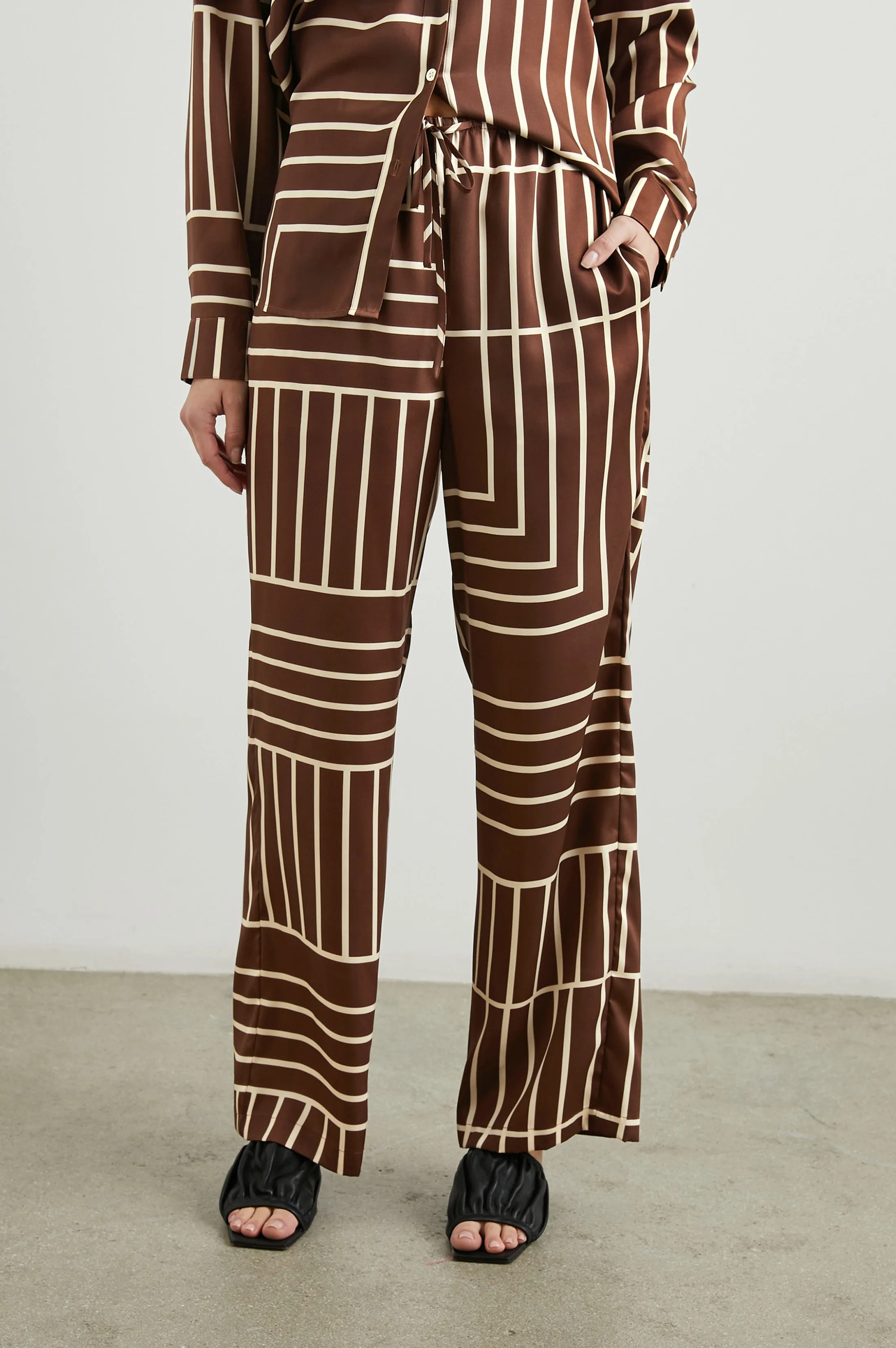 DAMANI PANT - BROWN LINE ART Rails