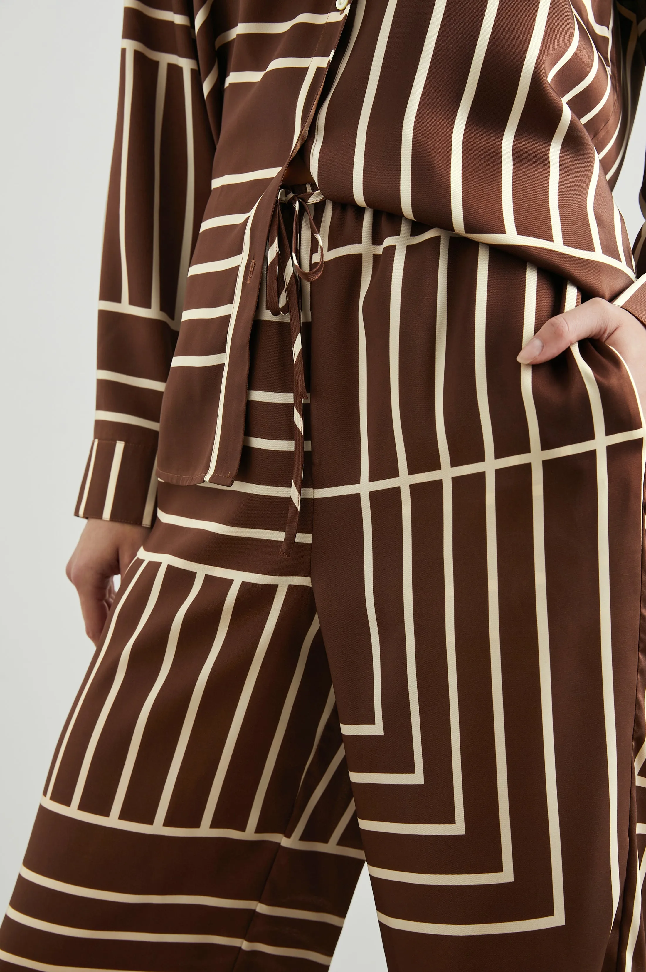 DAMANI PANT - BROWN LINE ART Rails