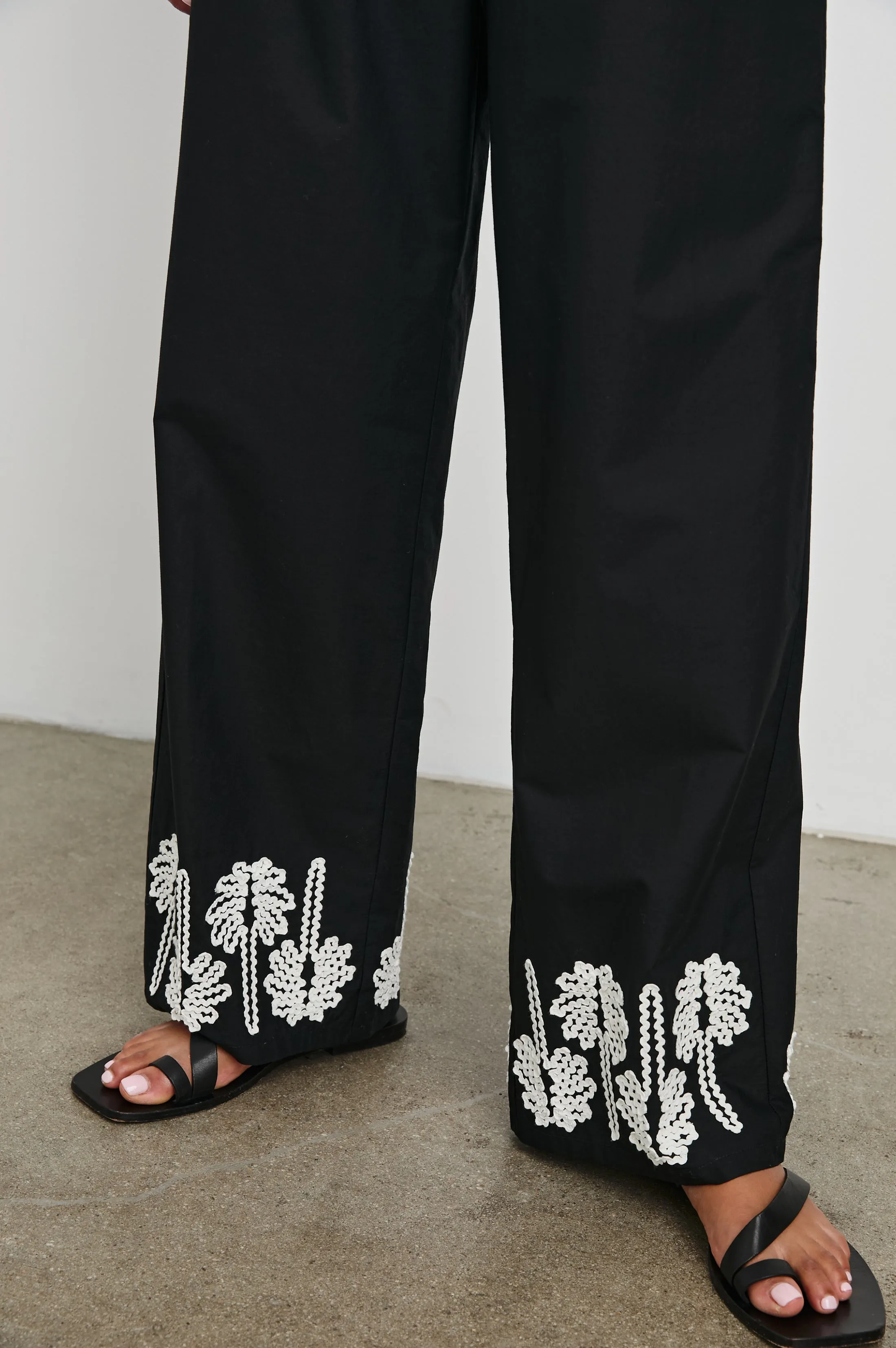 EMMIE PANT - BLACK IVORY PALM TREES Rails