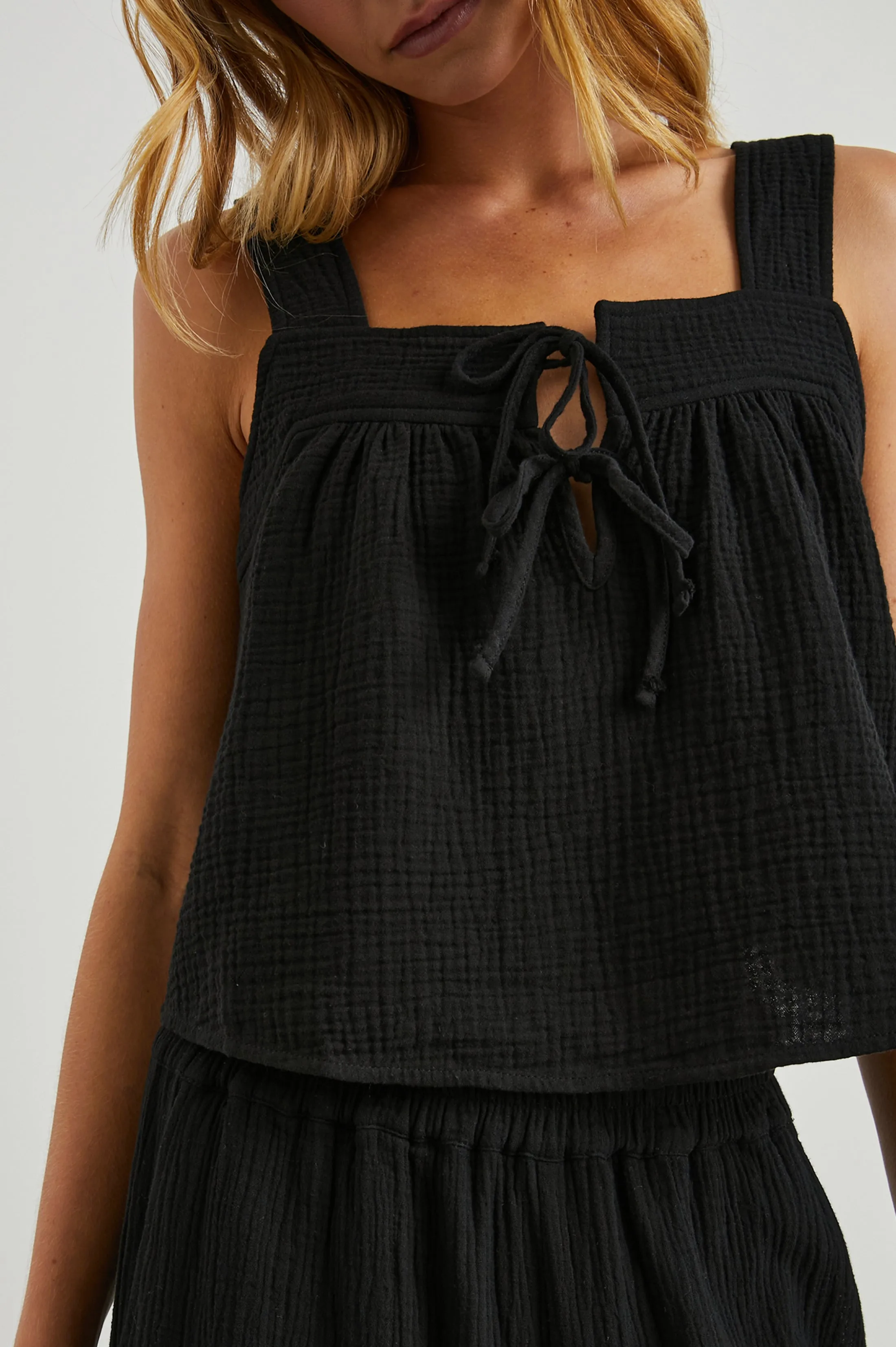 ENYA TOP - BLACK GAUZE Rails