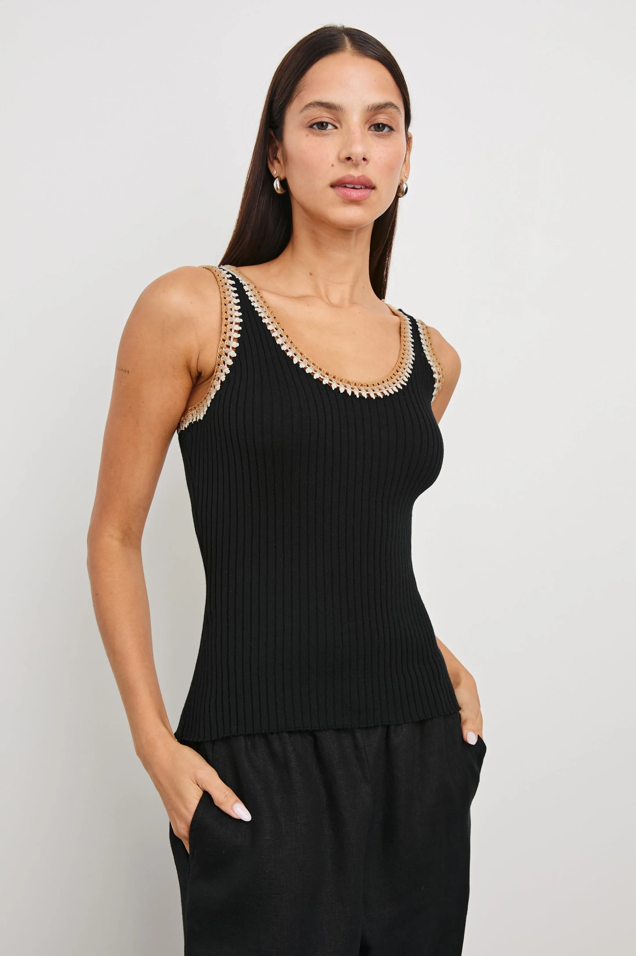 ESTRELLA TOP - BLACK Rails