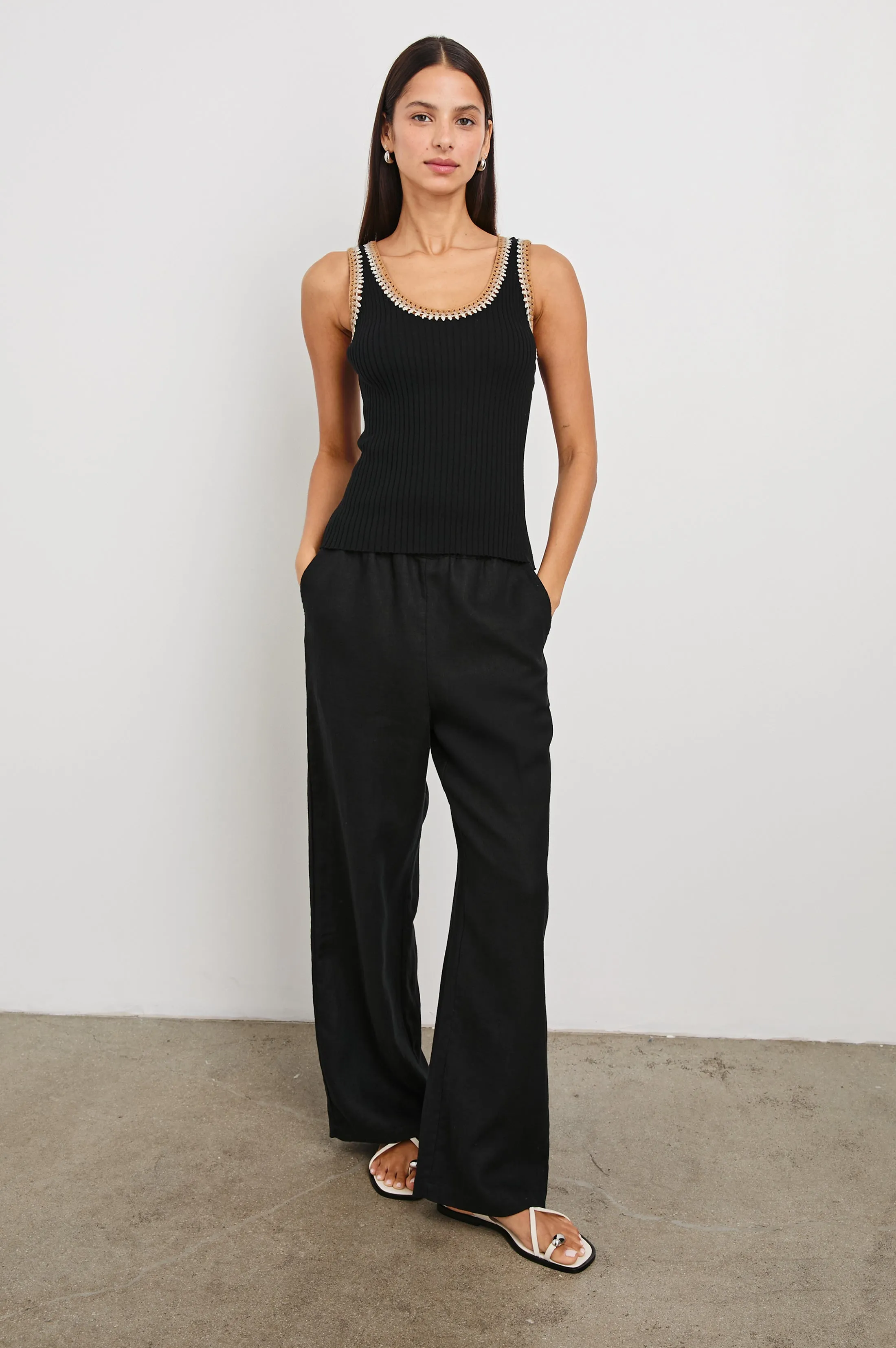 ESTRELLA TOP - BLACK Rails