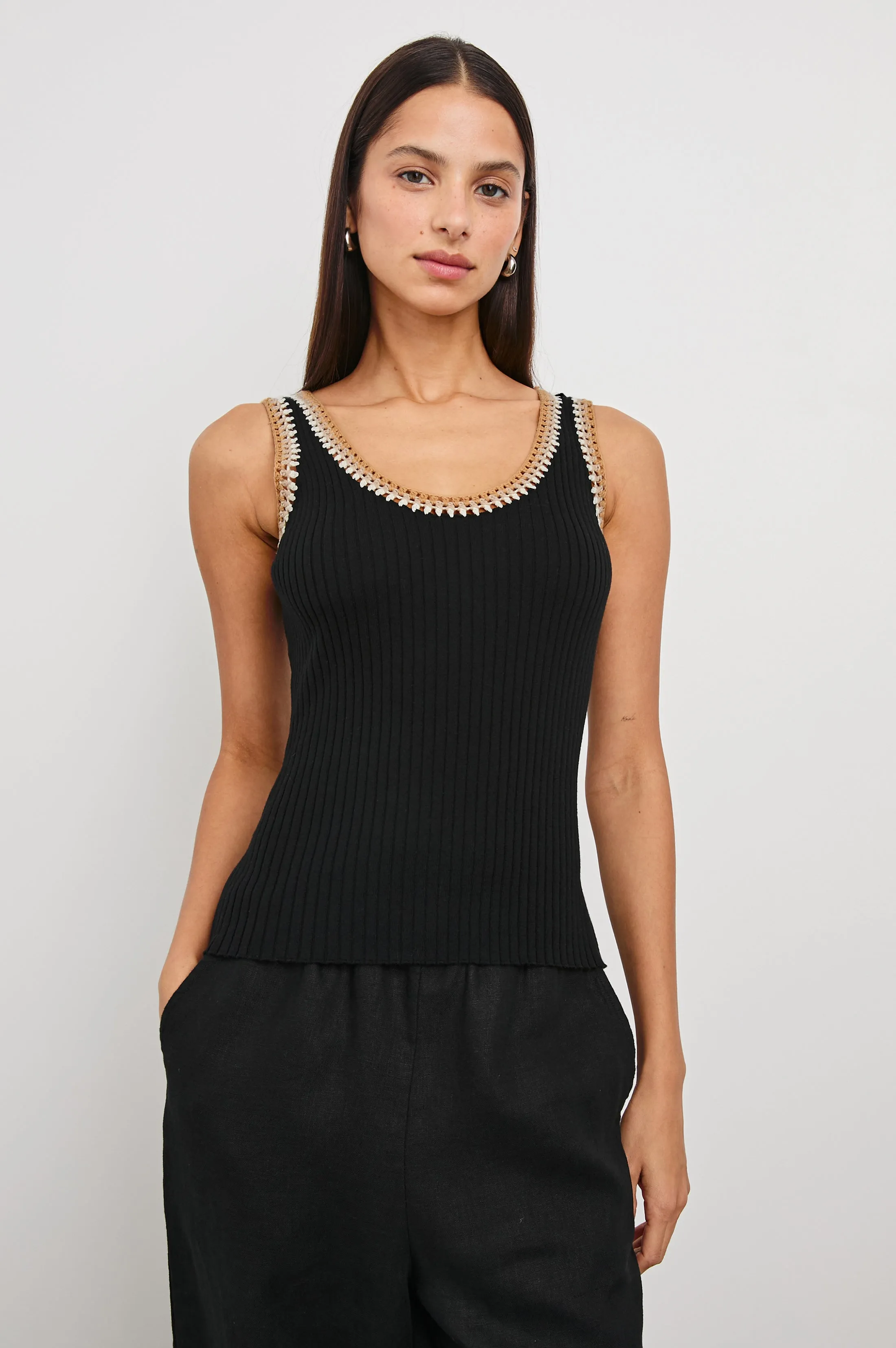 ESTRELLA TOP - BLACK Rails