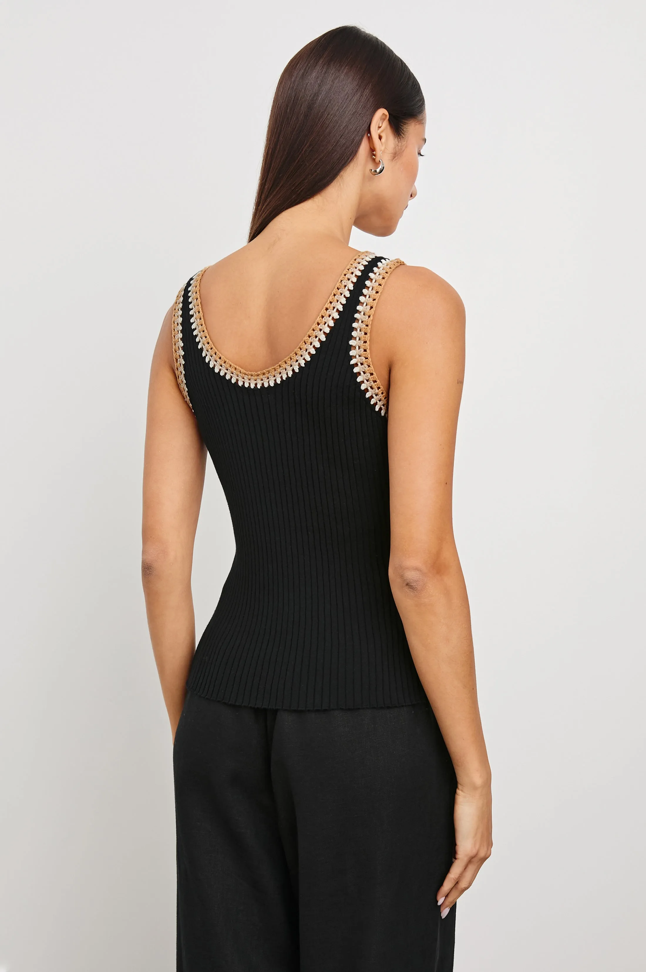 ESTRELLA TOP - BLACK Rails