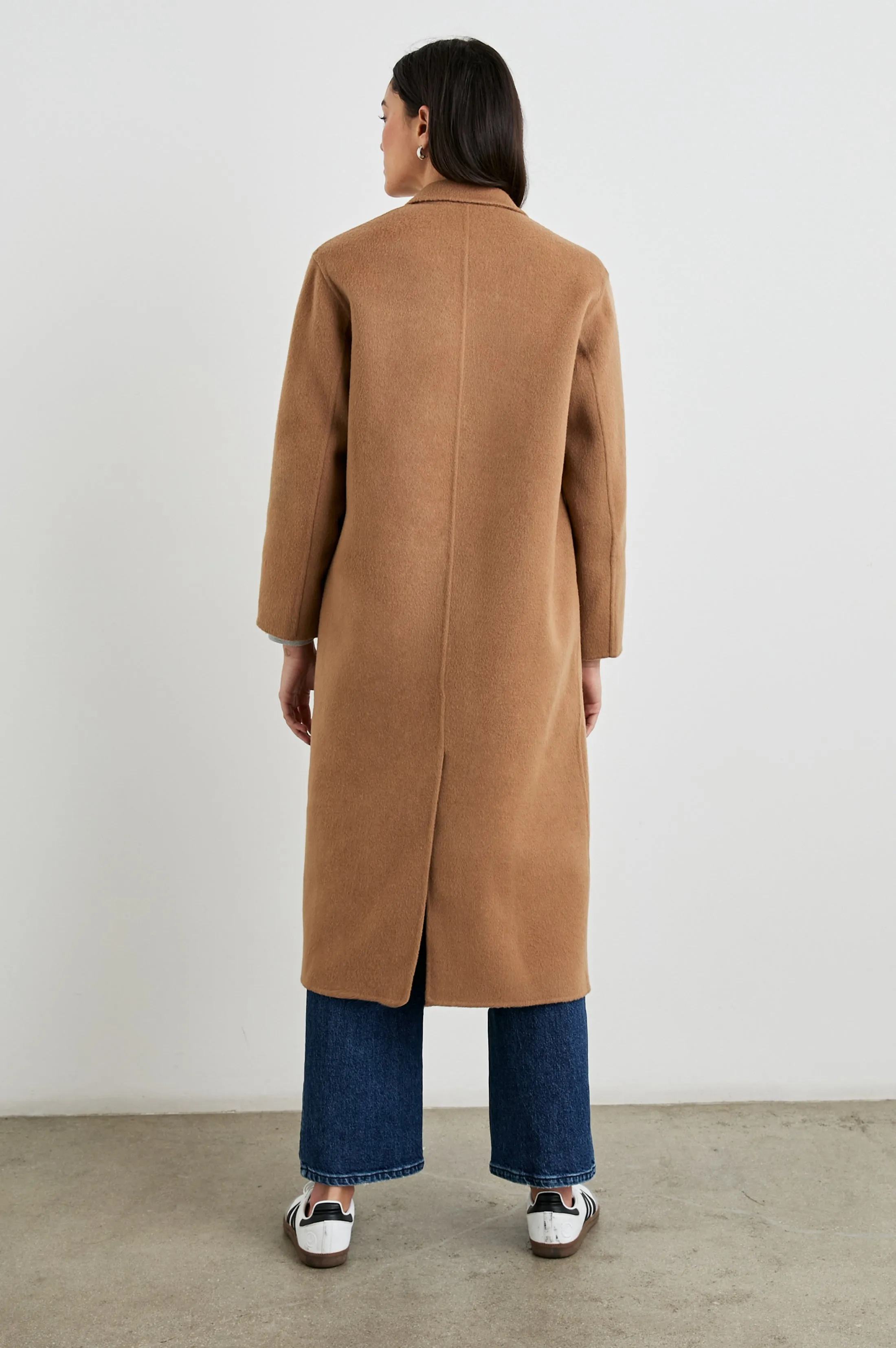 GALLERY COAT - CAMEL Rails