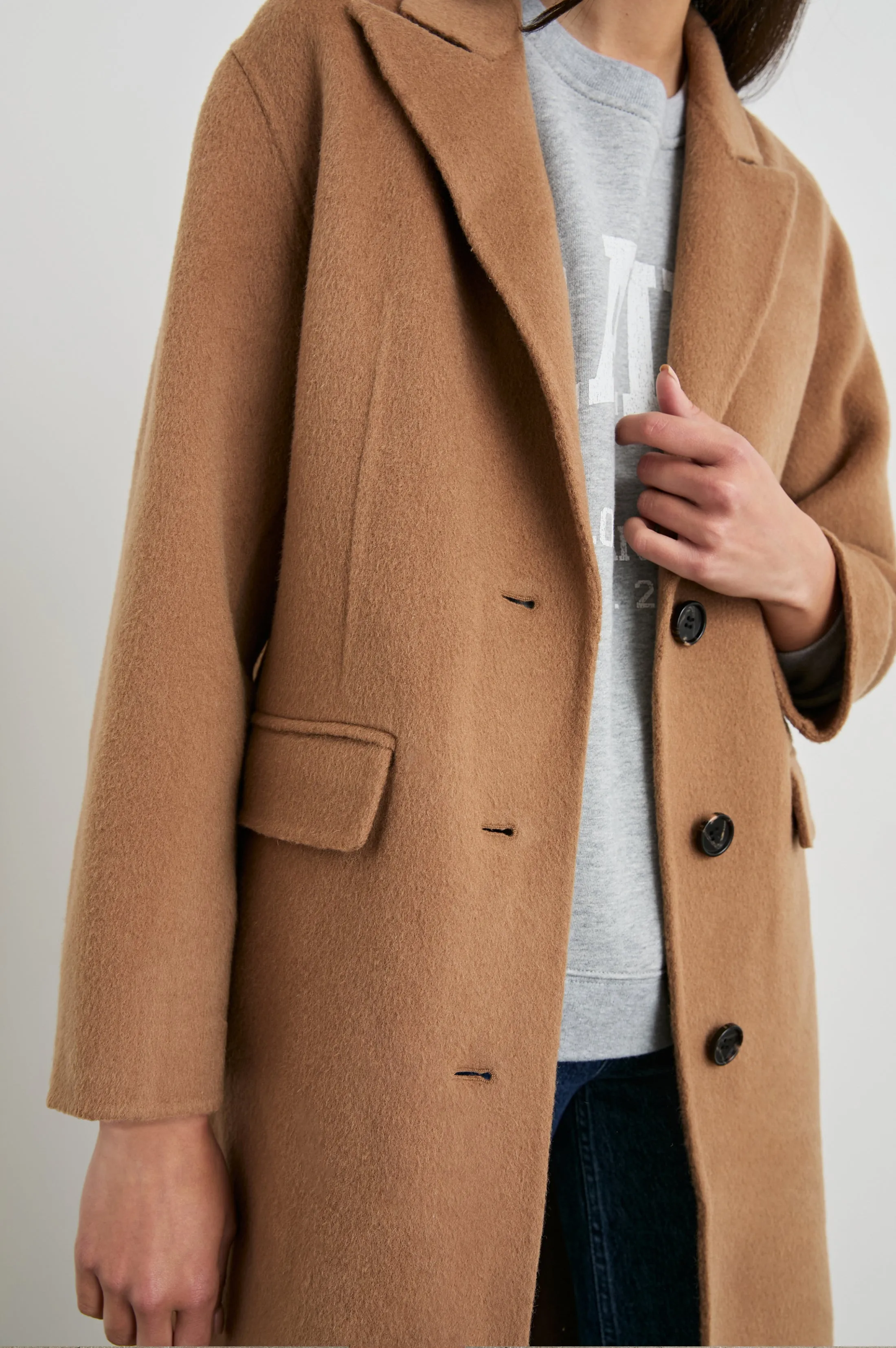 GALLERY COAT - CAMEL Rails