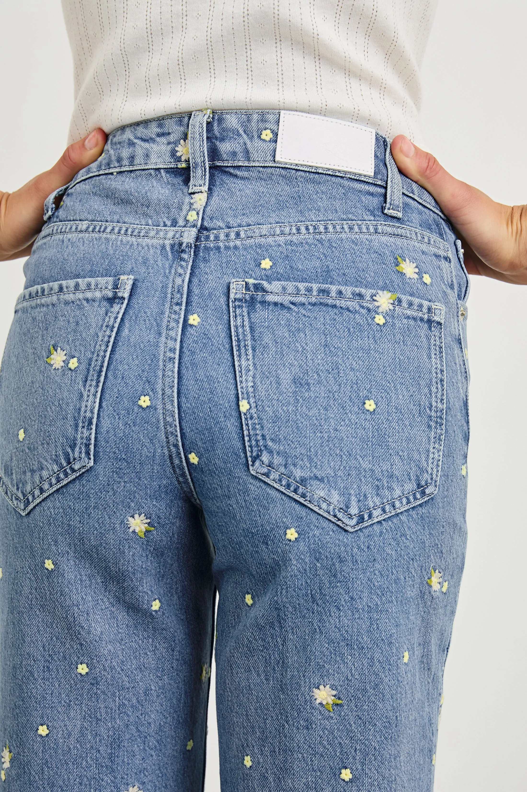 GETTY CROP WIDE LEG - INDIGO FLORAL Rails