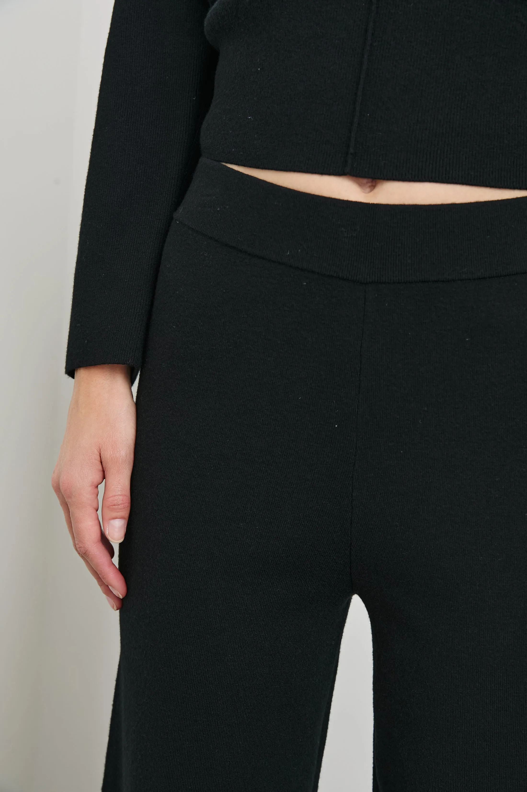 KRISTA PANT - BLACK Rails