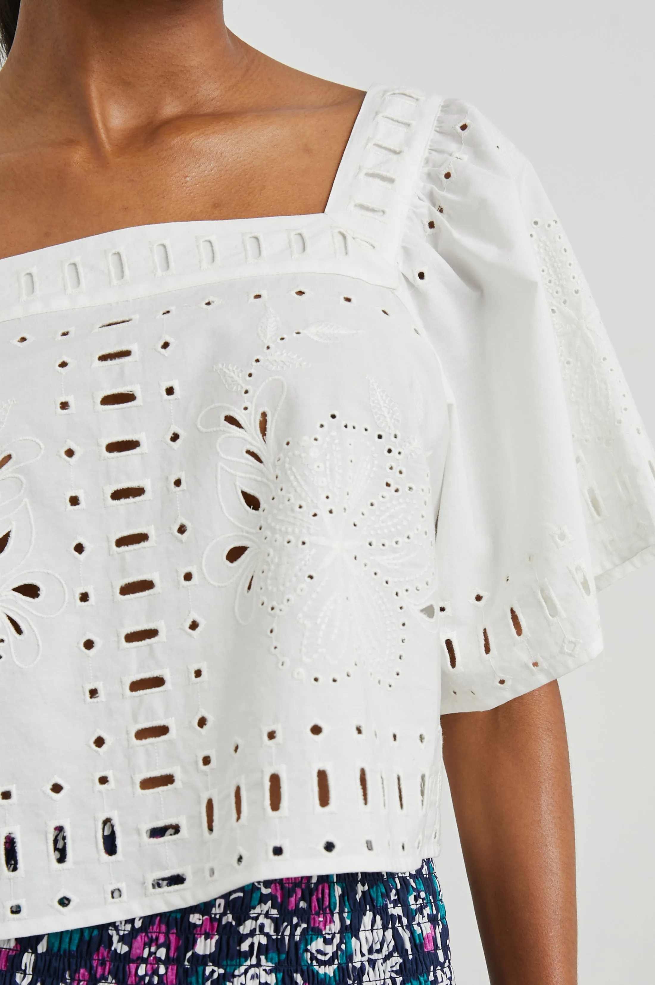 LAINE TOP - WHITE Rails