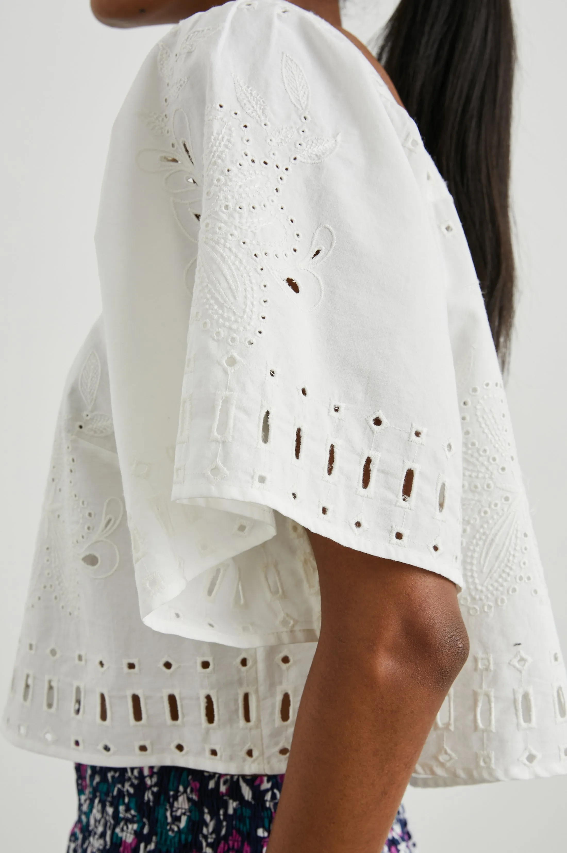 LAINE TOP - WHITE Rails