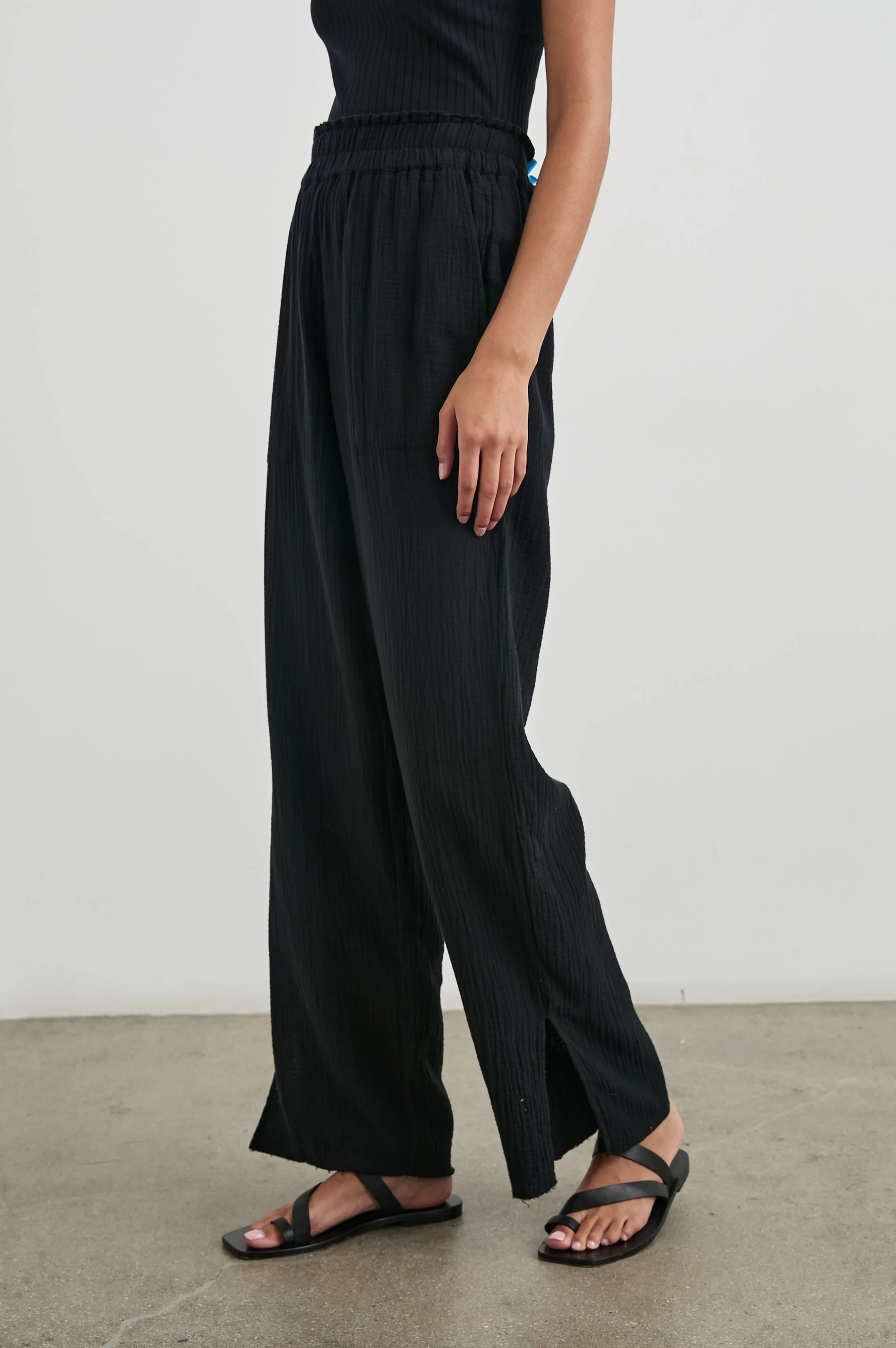 LEON PANT - BLACK Rails
