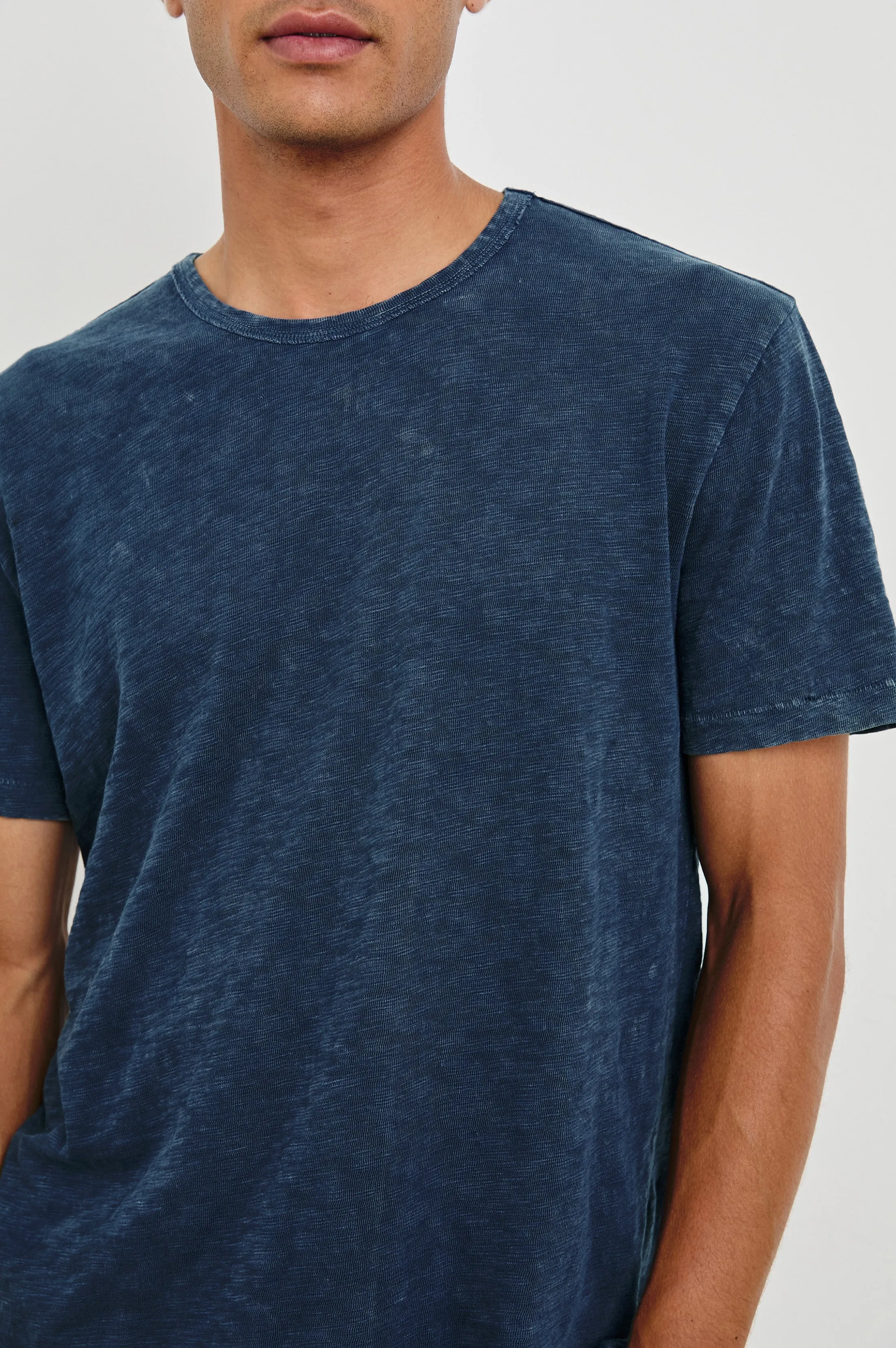 NEIL T-SHIRT - VINTAGE INDIGO Rails