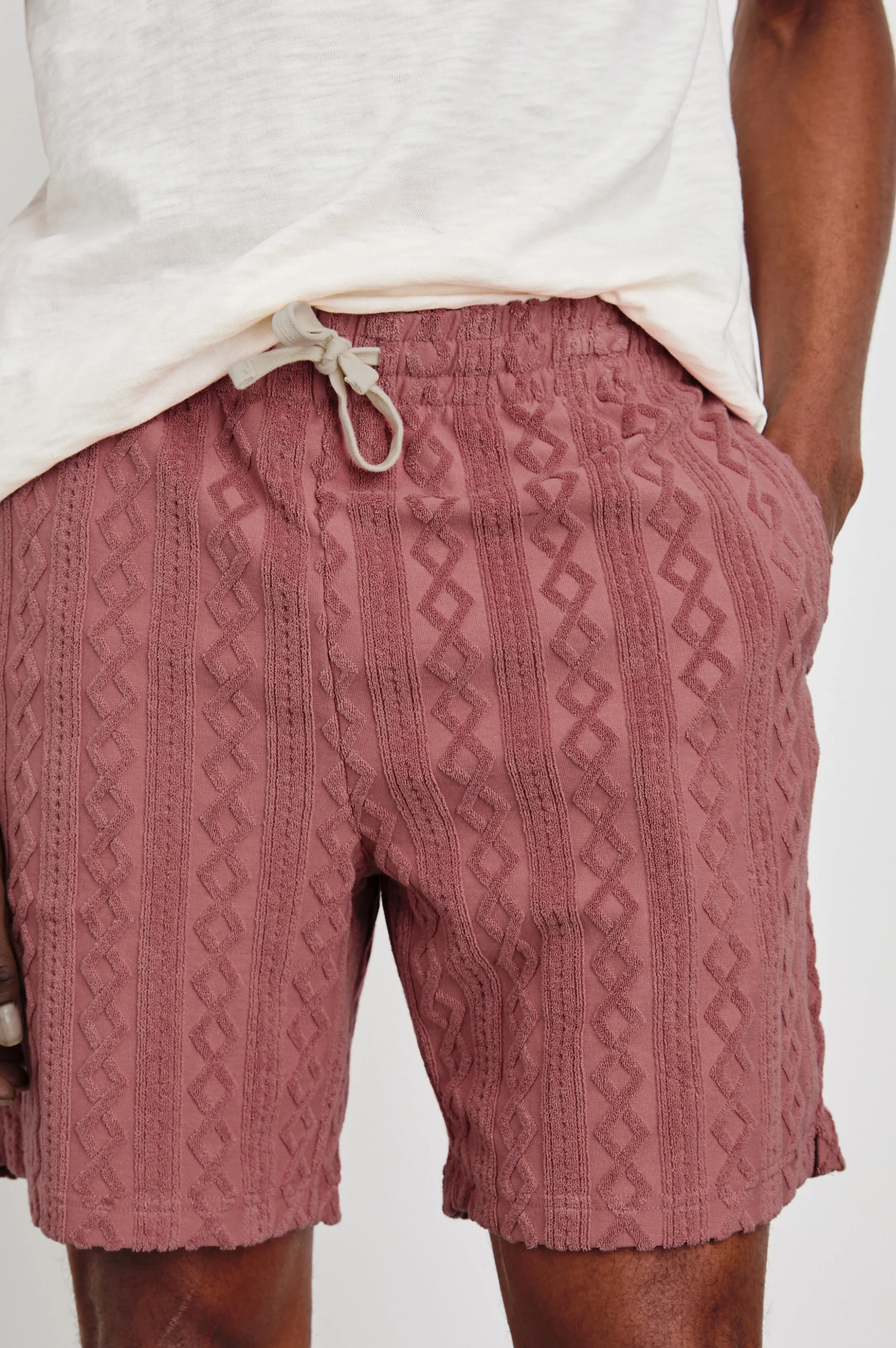 NOVA SHORT - FADED RED Rails