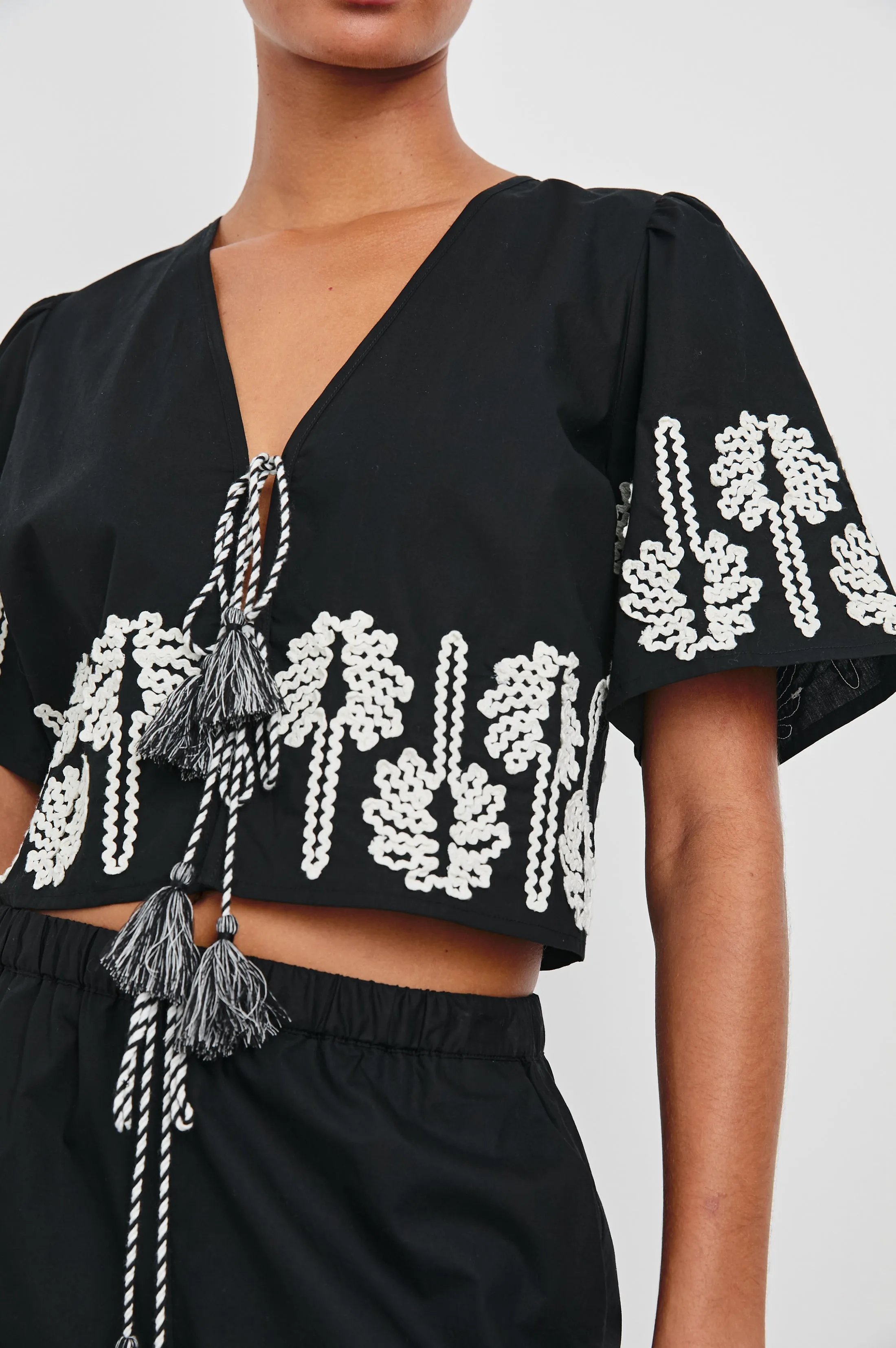 PARI TOP - BLACK IVORY PALM TREES Rails