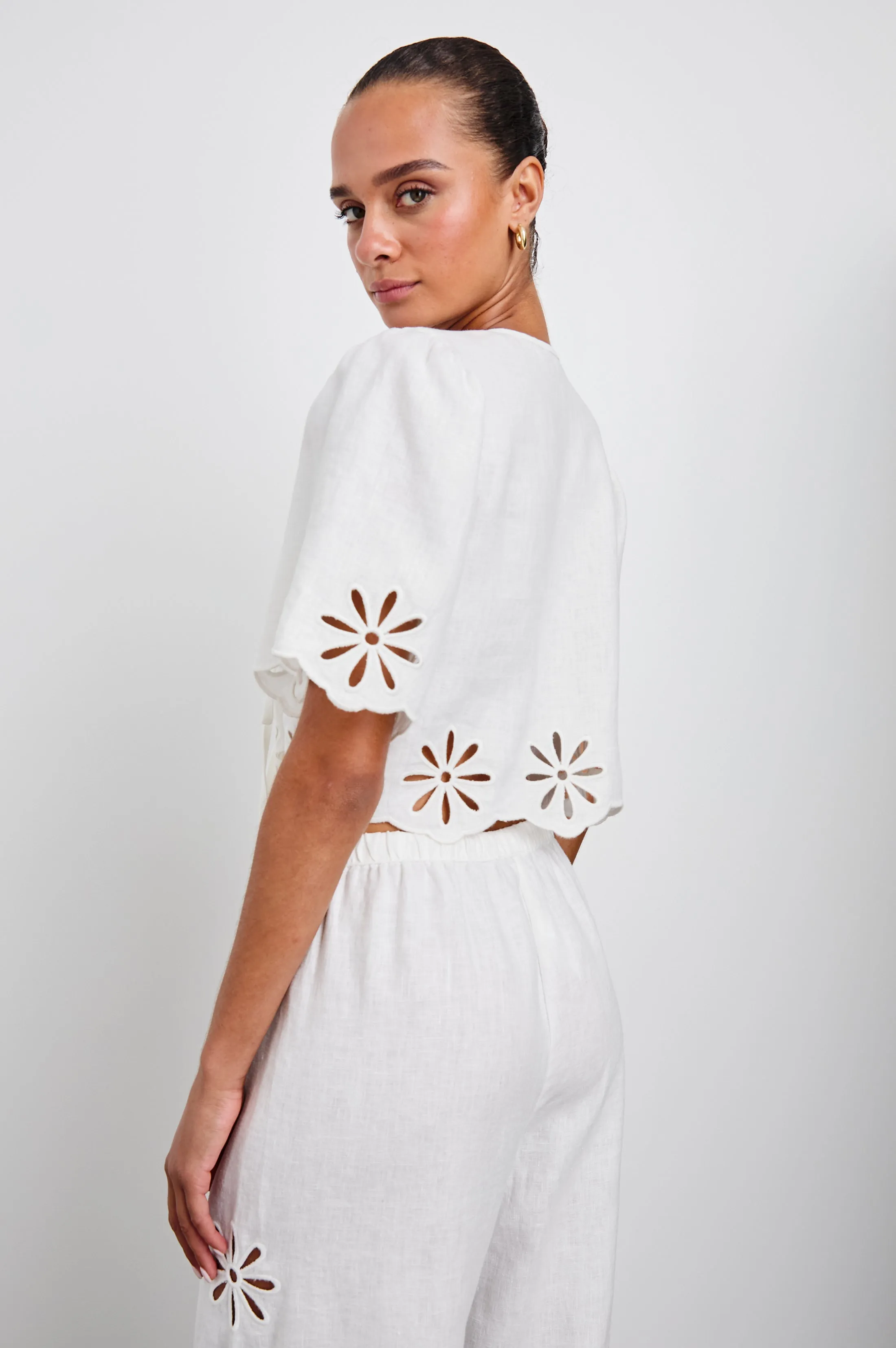 PARI TOP - WHITE EYELET Rails