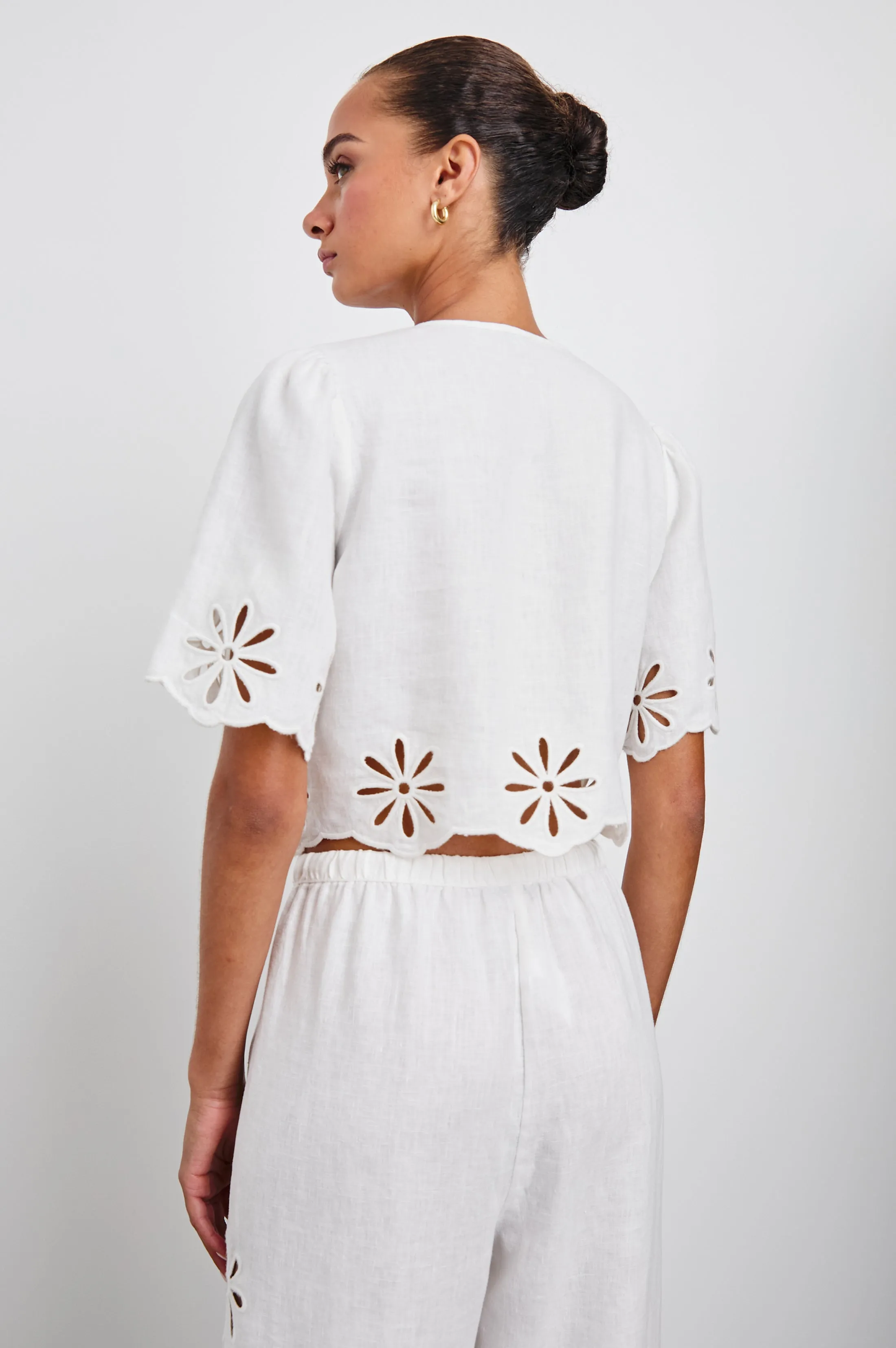 PARI TOP - WHITE EYELET Rails