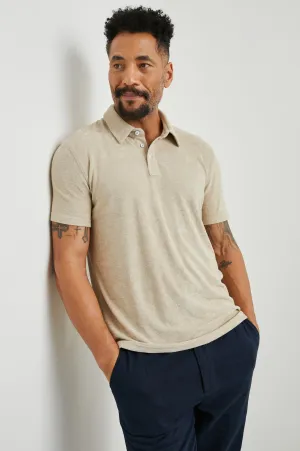 RHEN POLO SHIRT - CHICKPEA Rails